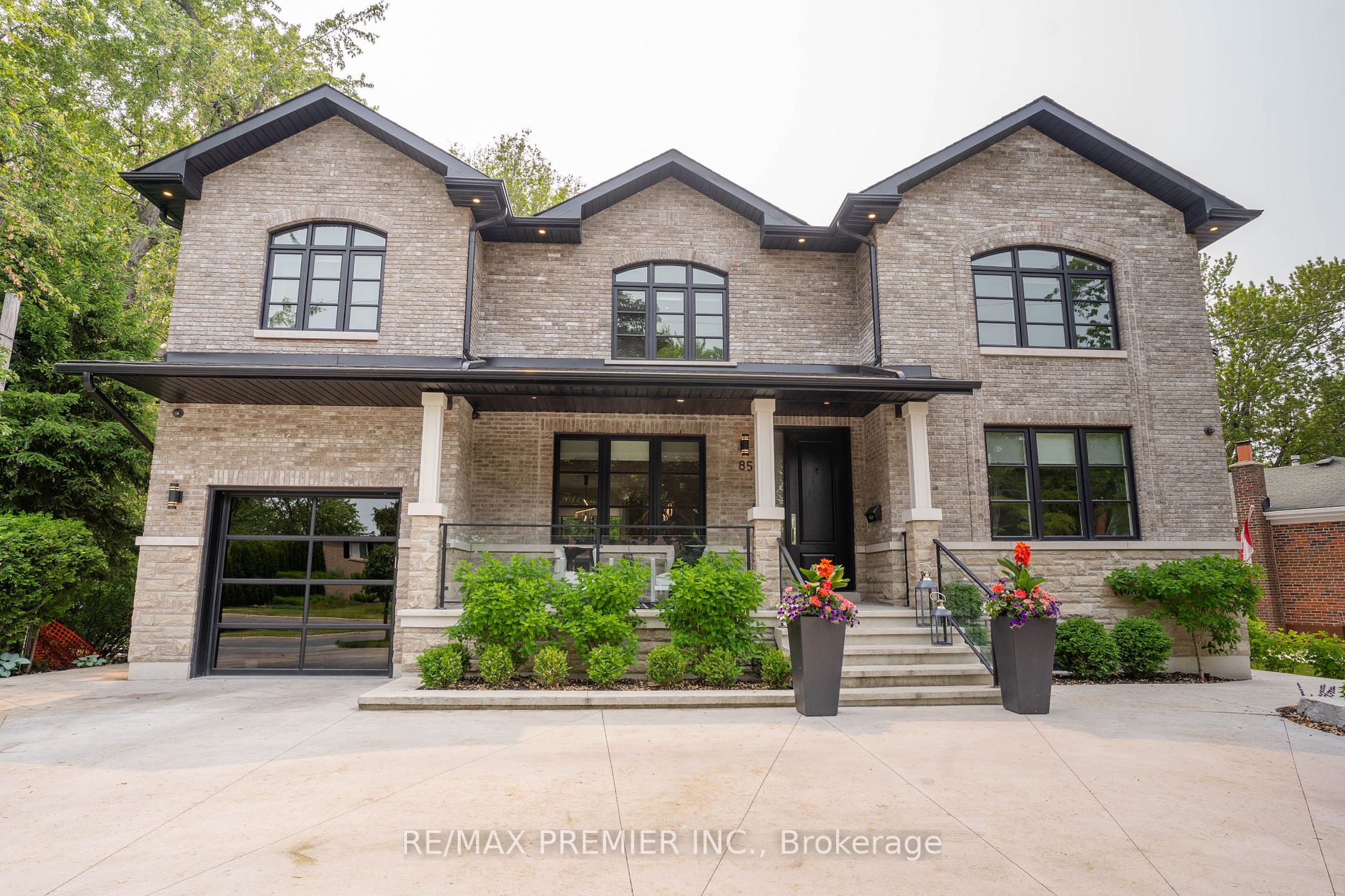 85 Adanac Dr
