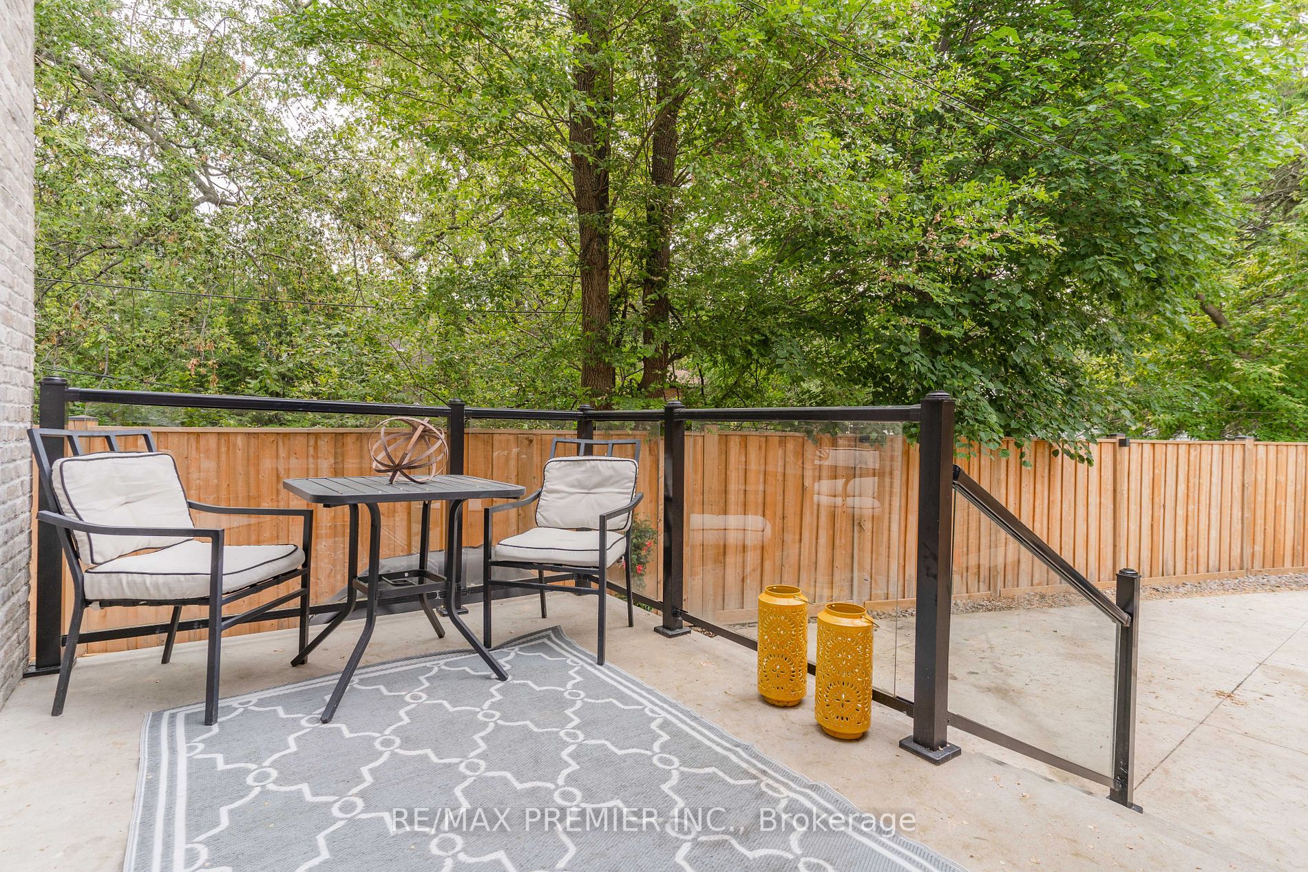 85 Adanac Dr