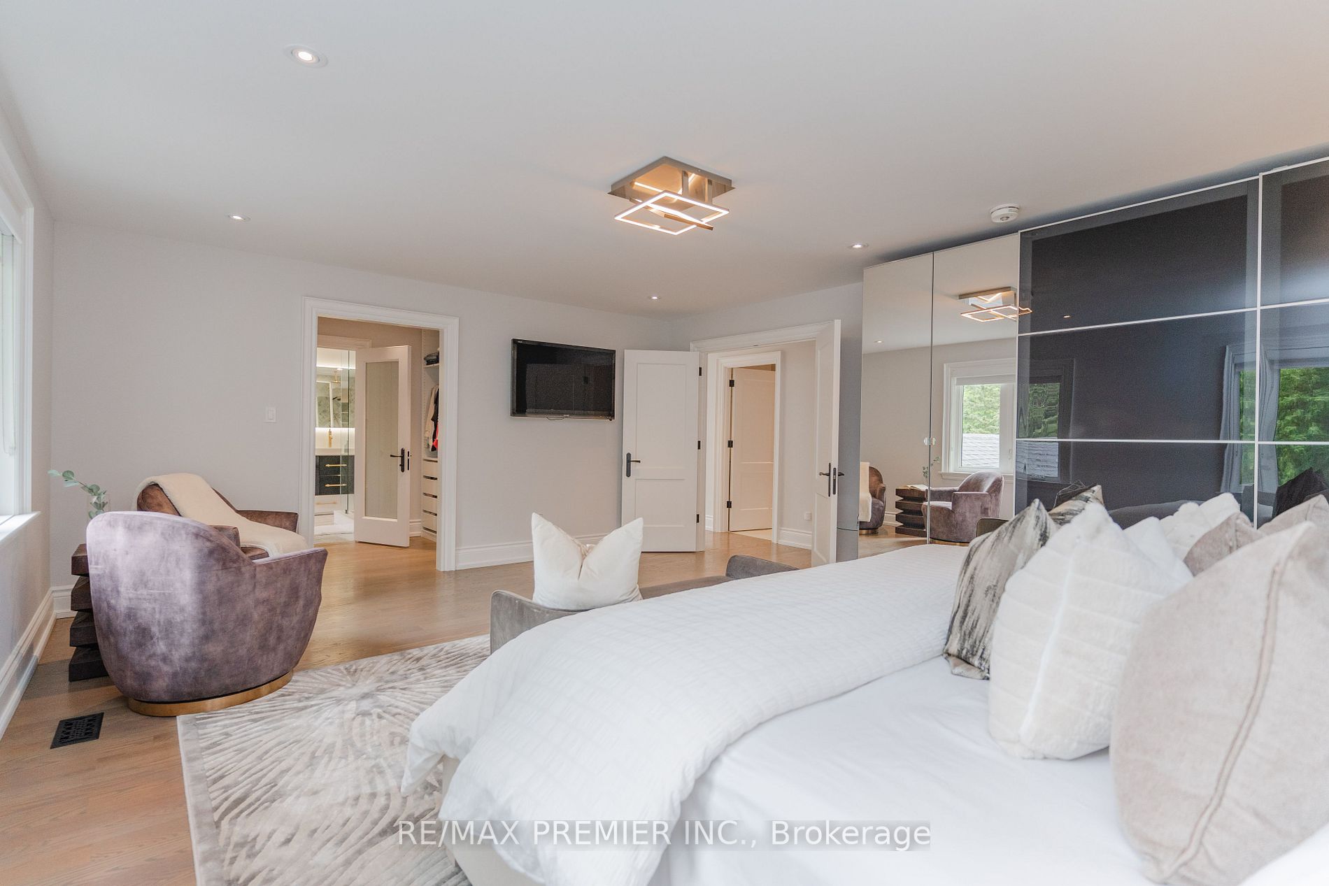 85 Adanac Dr