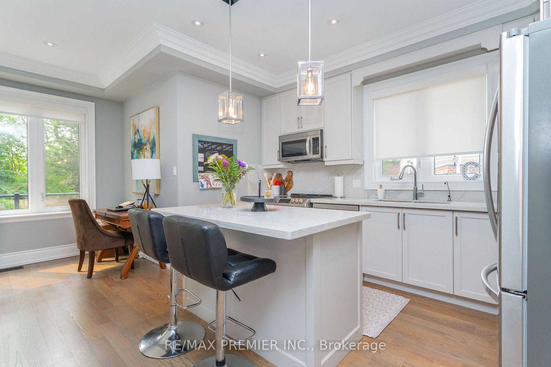 85 Adanac Dr