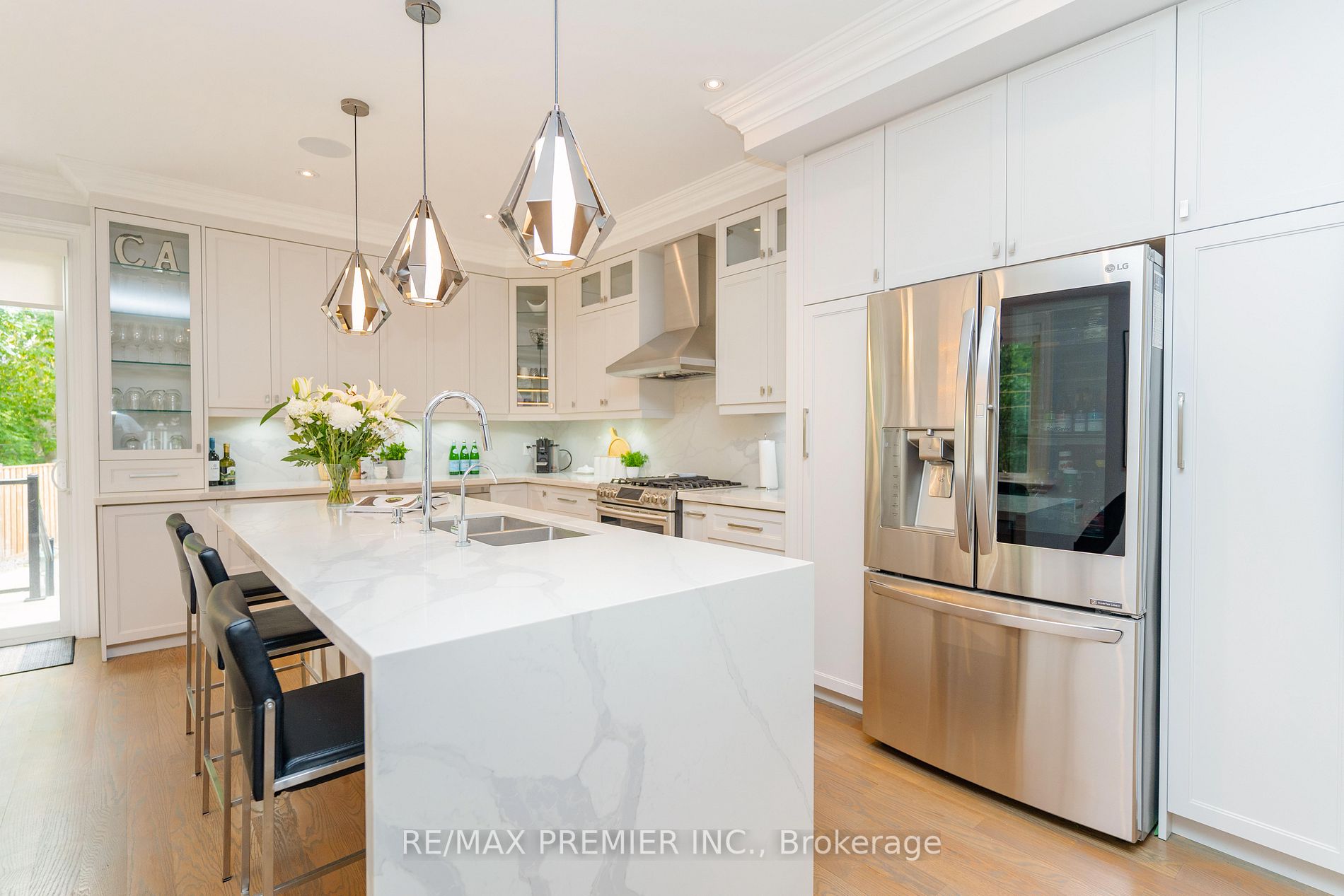 85 Adanac Dr