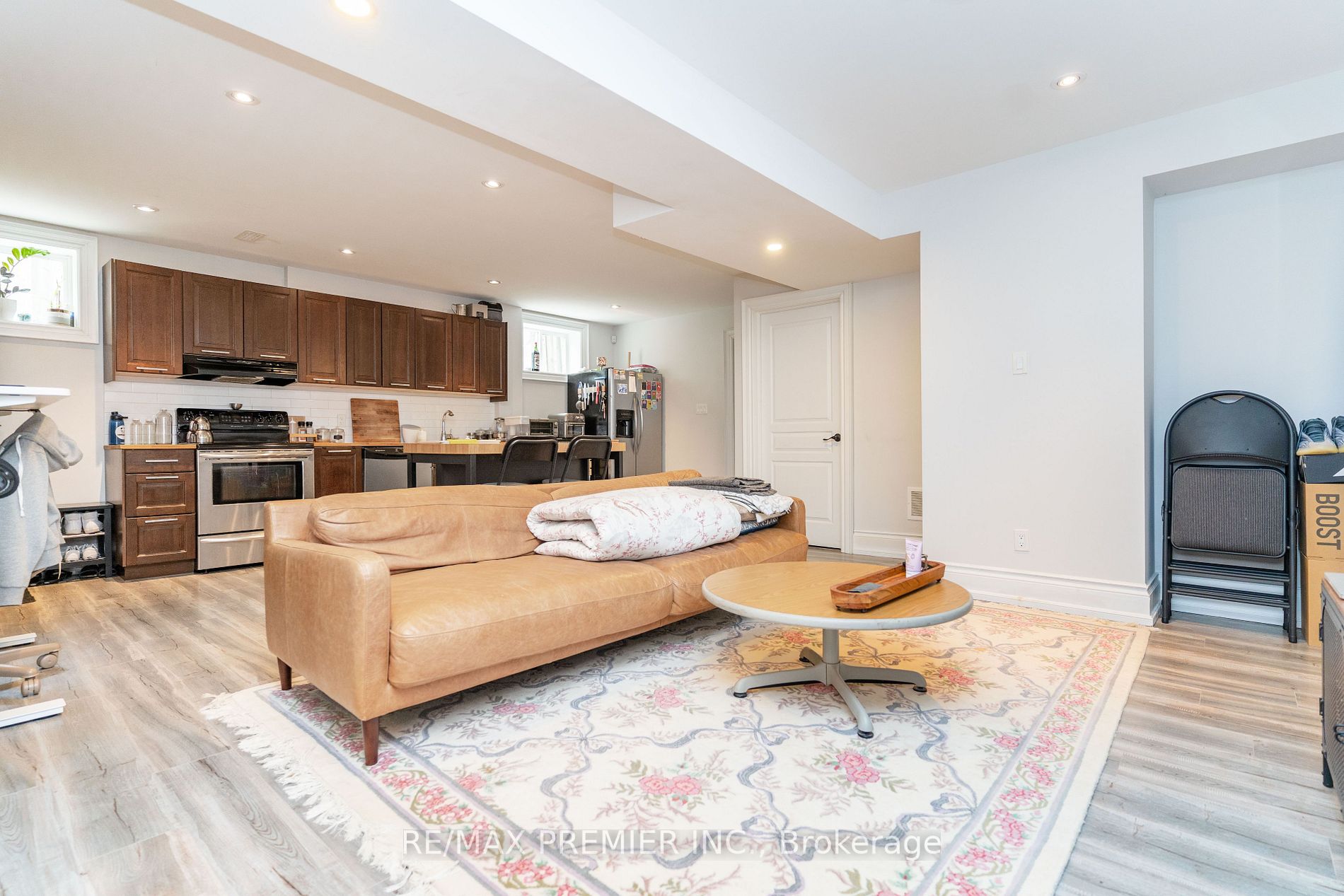 85 Adanac Dr