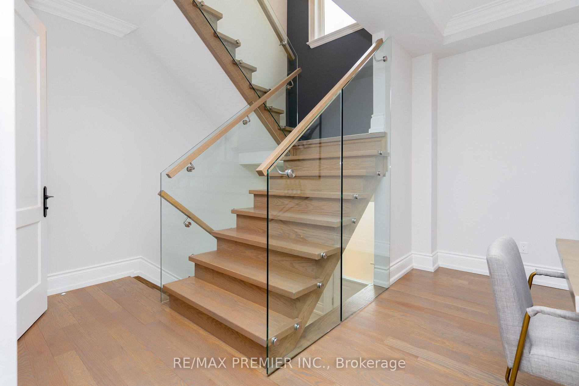 85 Adanac Dr
