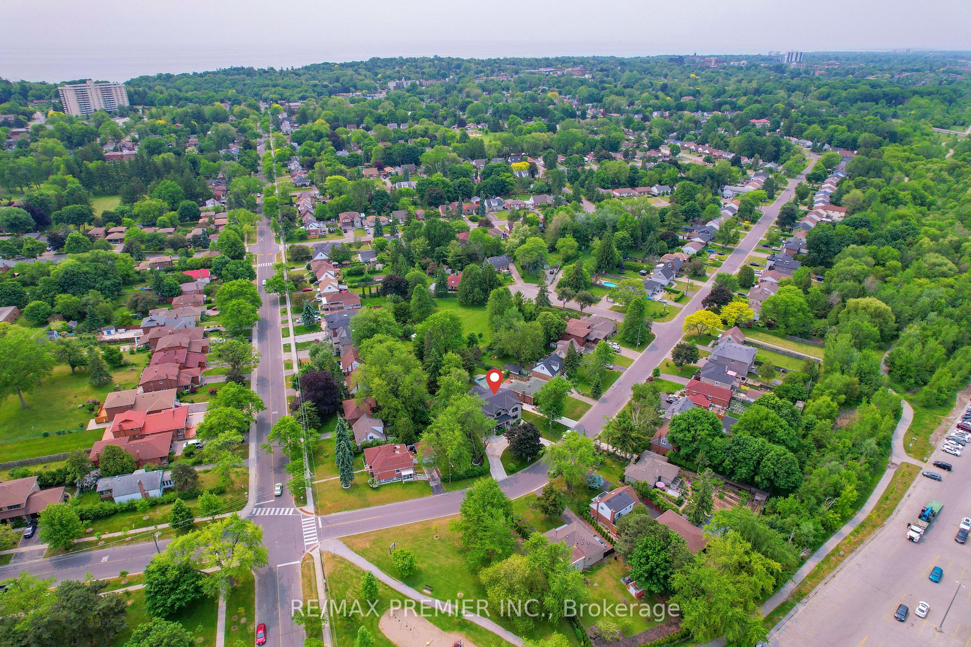 85 Adanac Dr