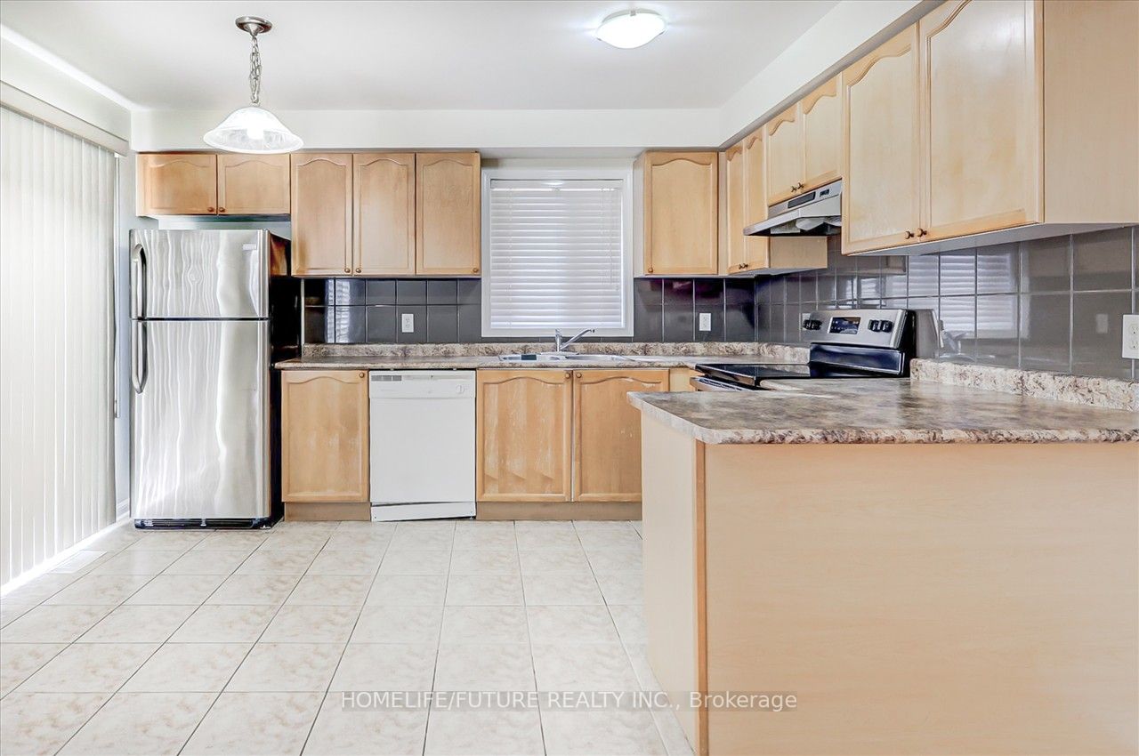 17 Trumpeter St