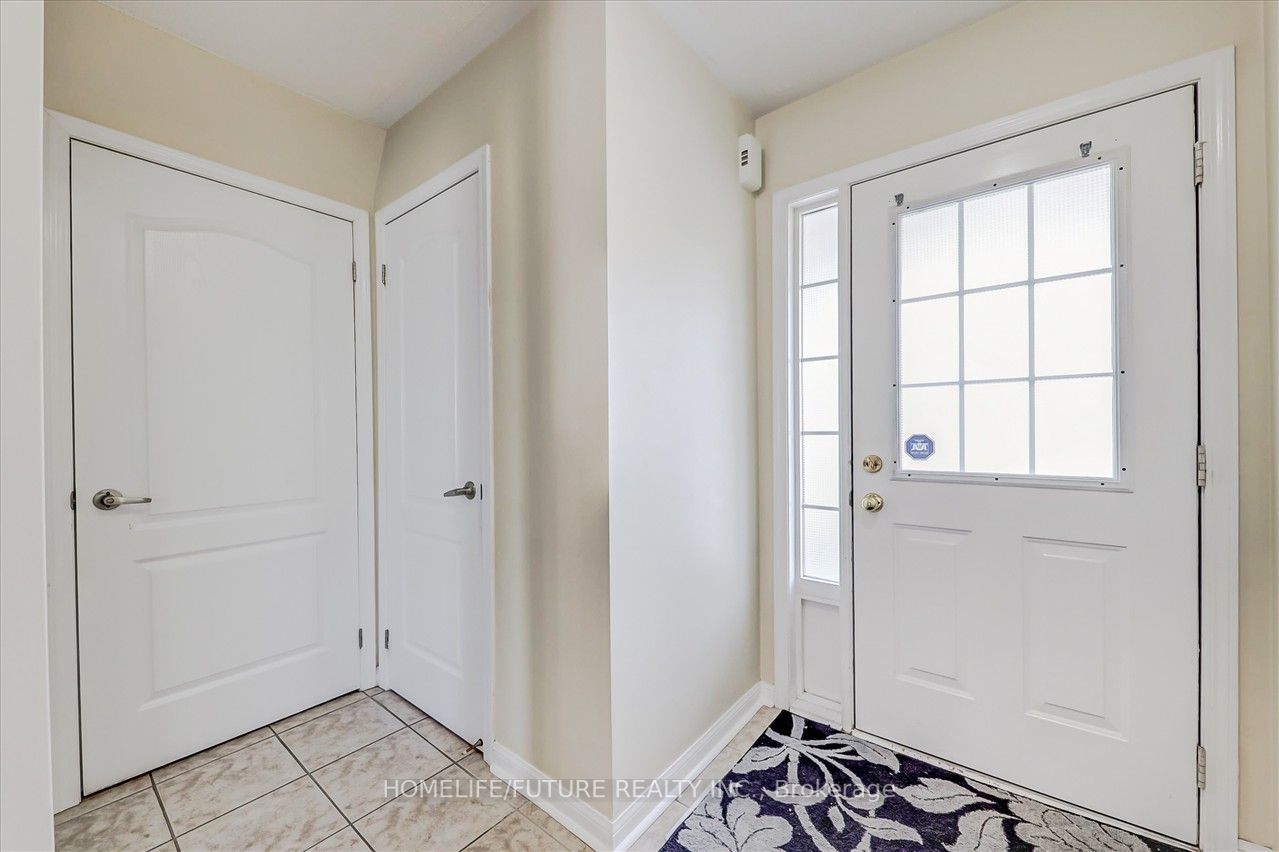 17 Trumpeter St