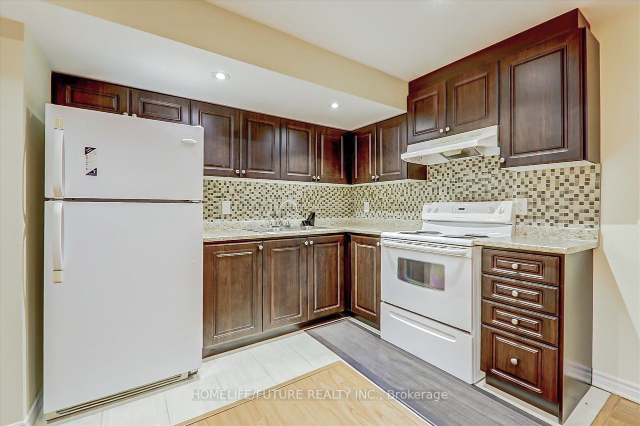 17 Trumpeter St