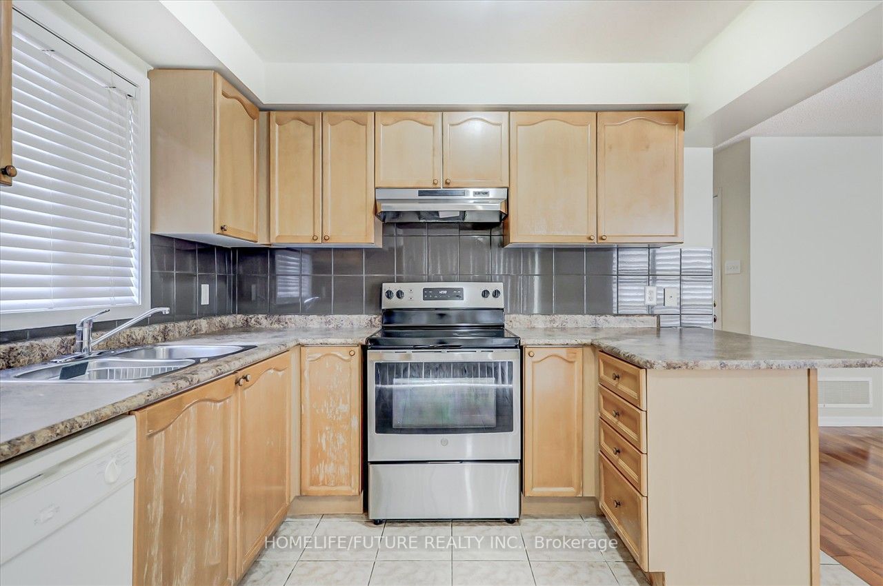 17 Trumpeter St