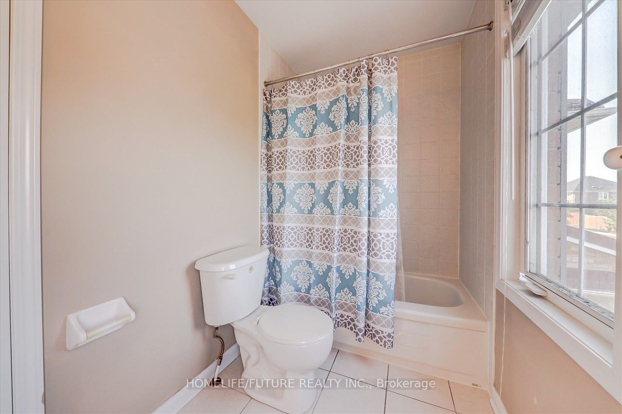 17 Trumpeter St