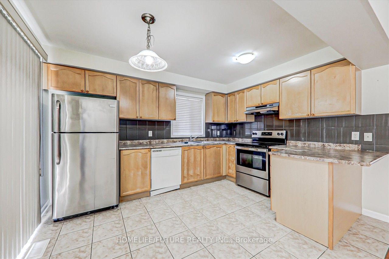 17 Trumpeter St