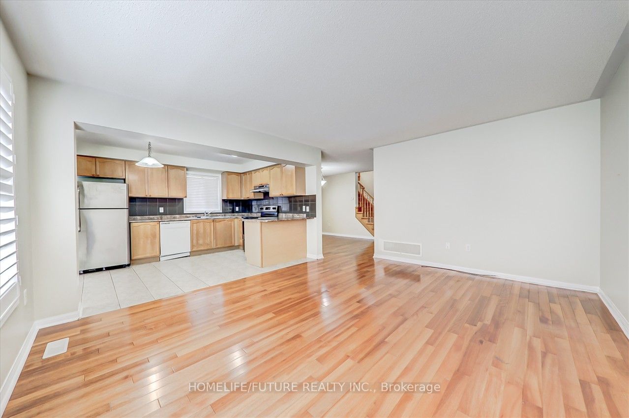 17 Trumpeter St