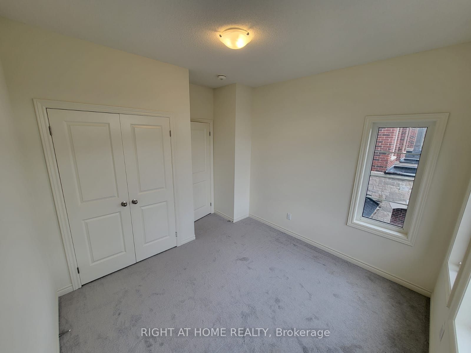 24 Sigford St