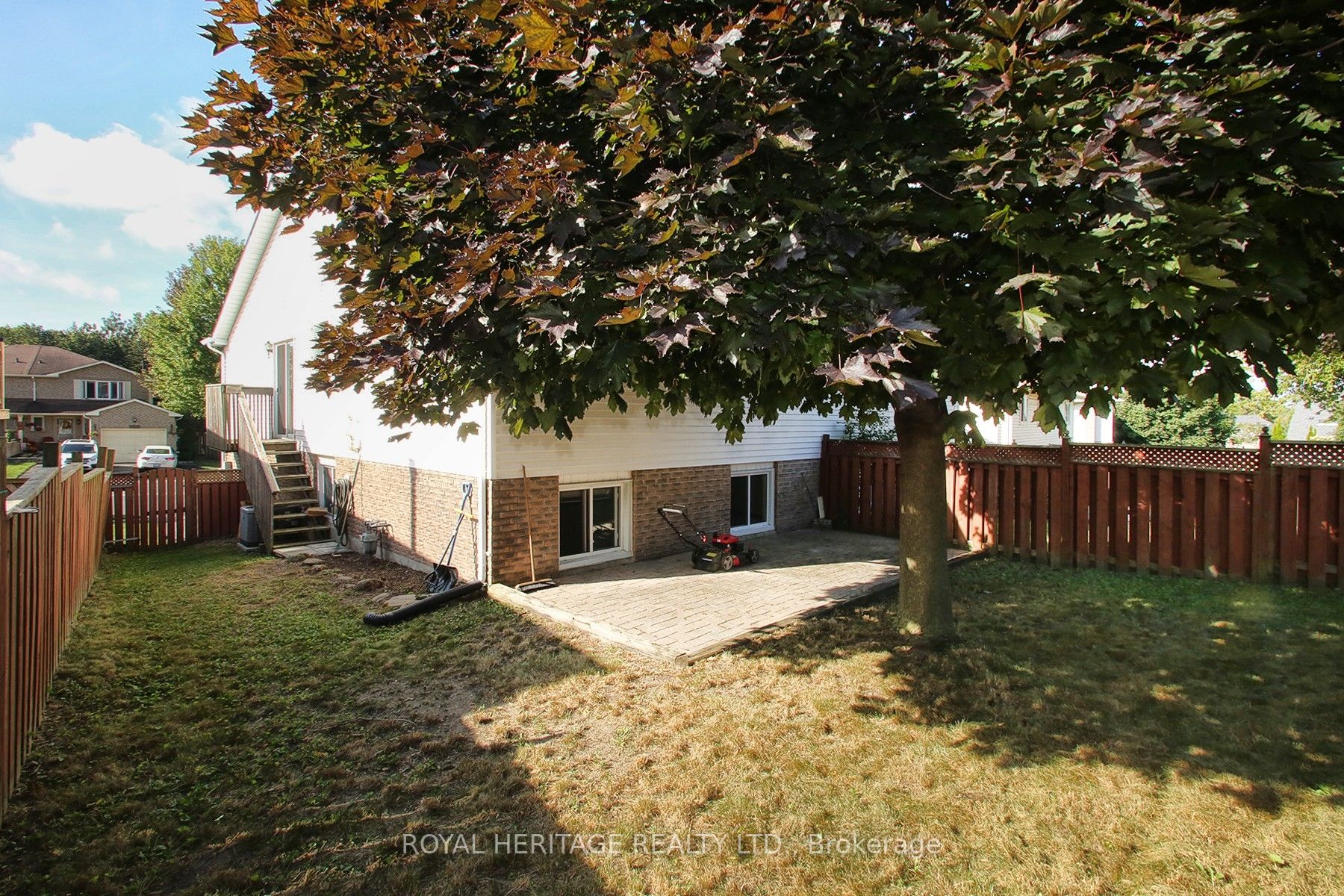 1035 Attersley Dr
