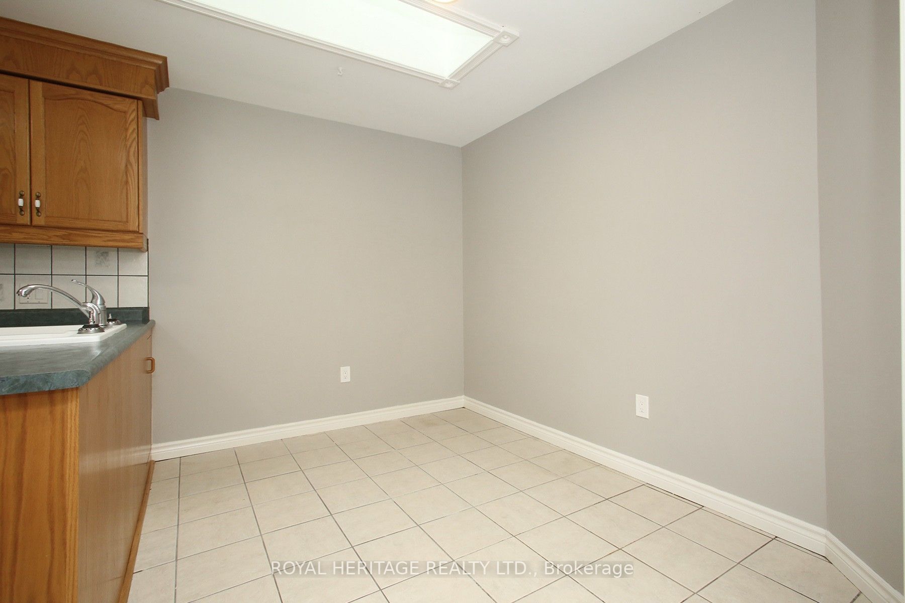 1035 Attersley Dr