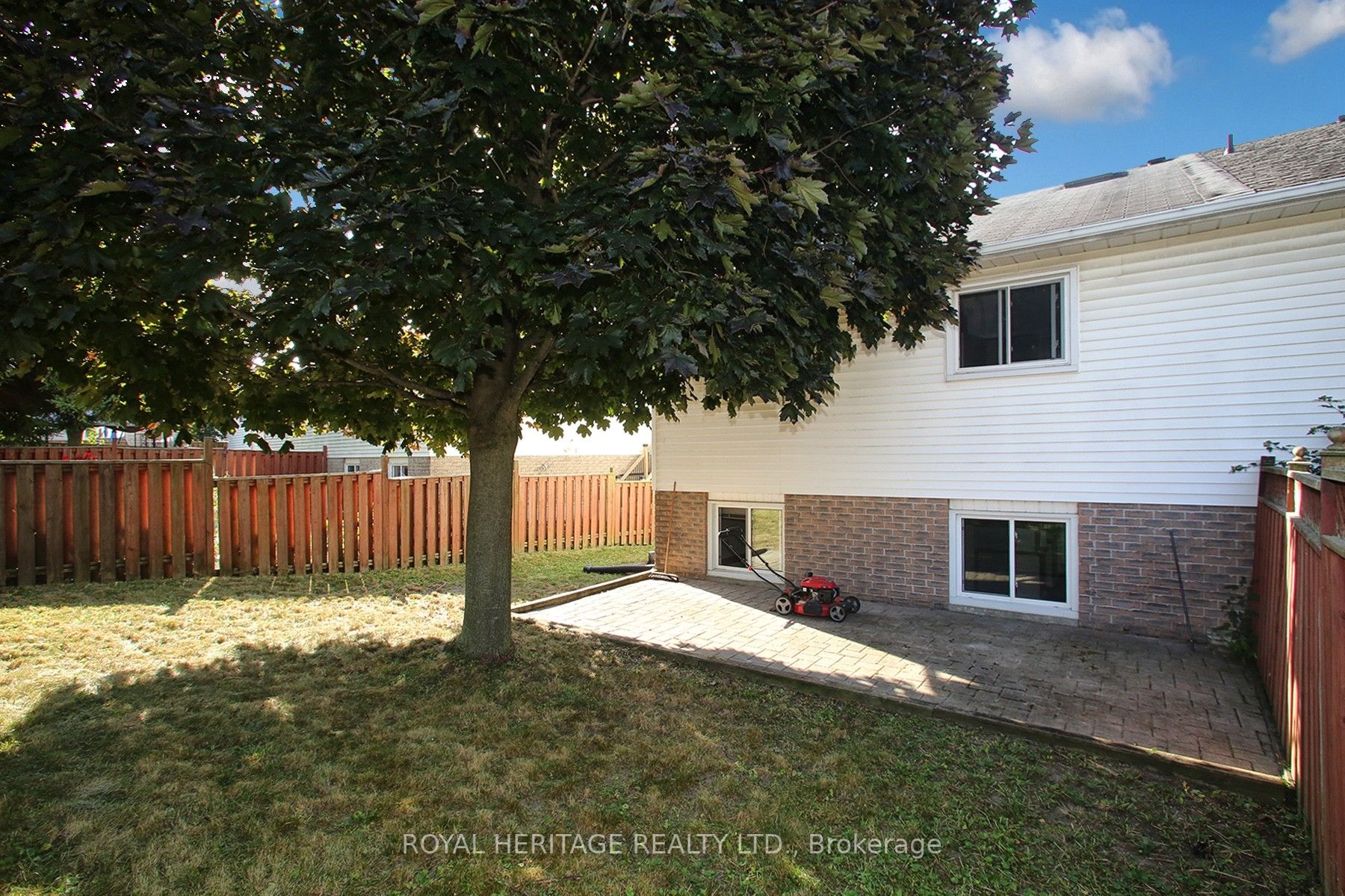 1035 Attersley Dr