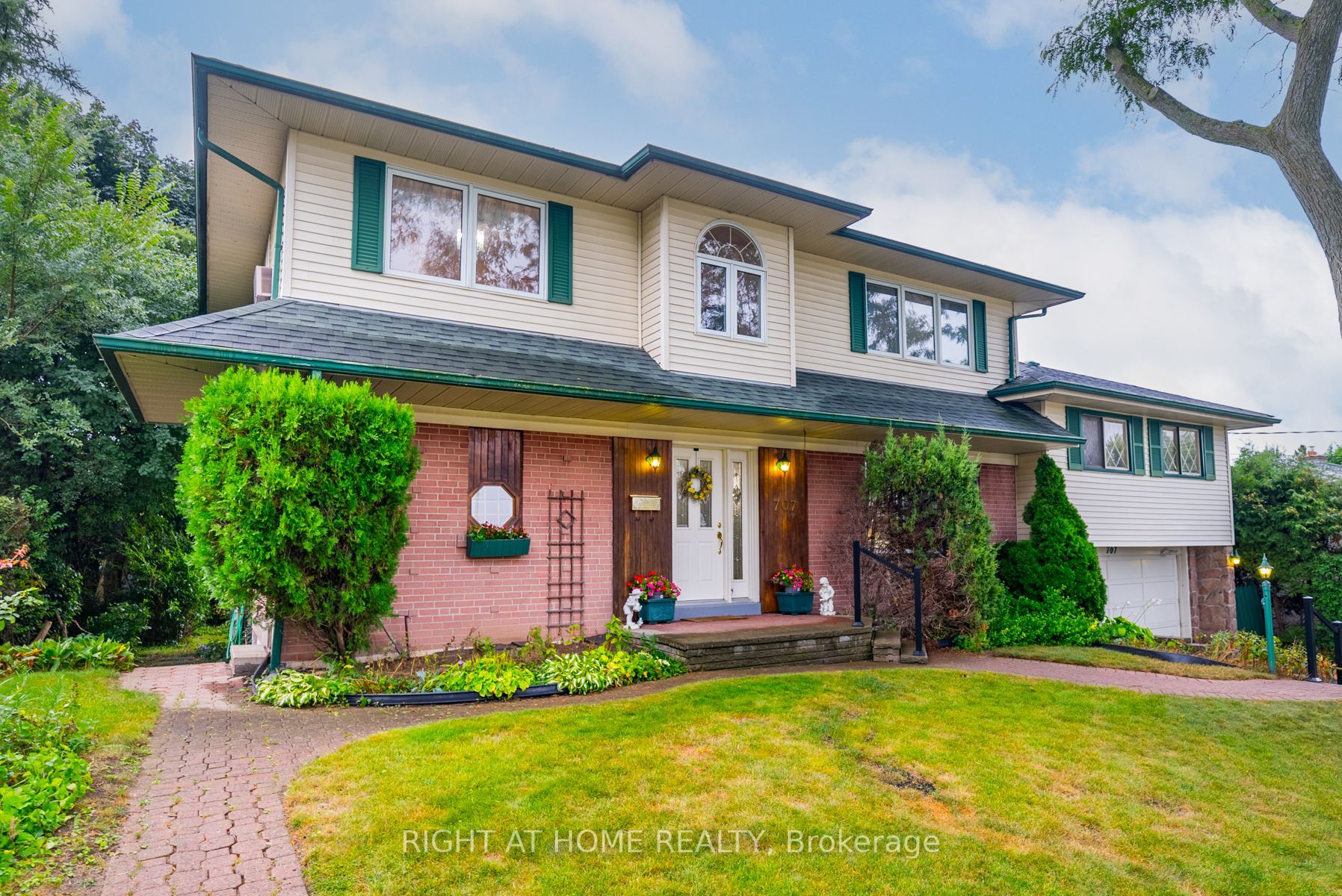 707 Clarence Dr