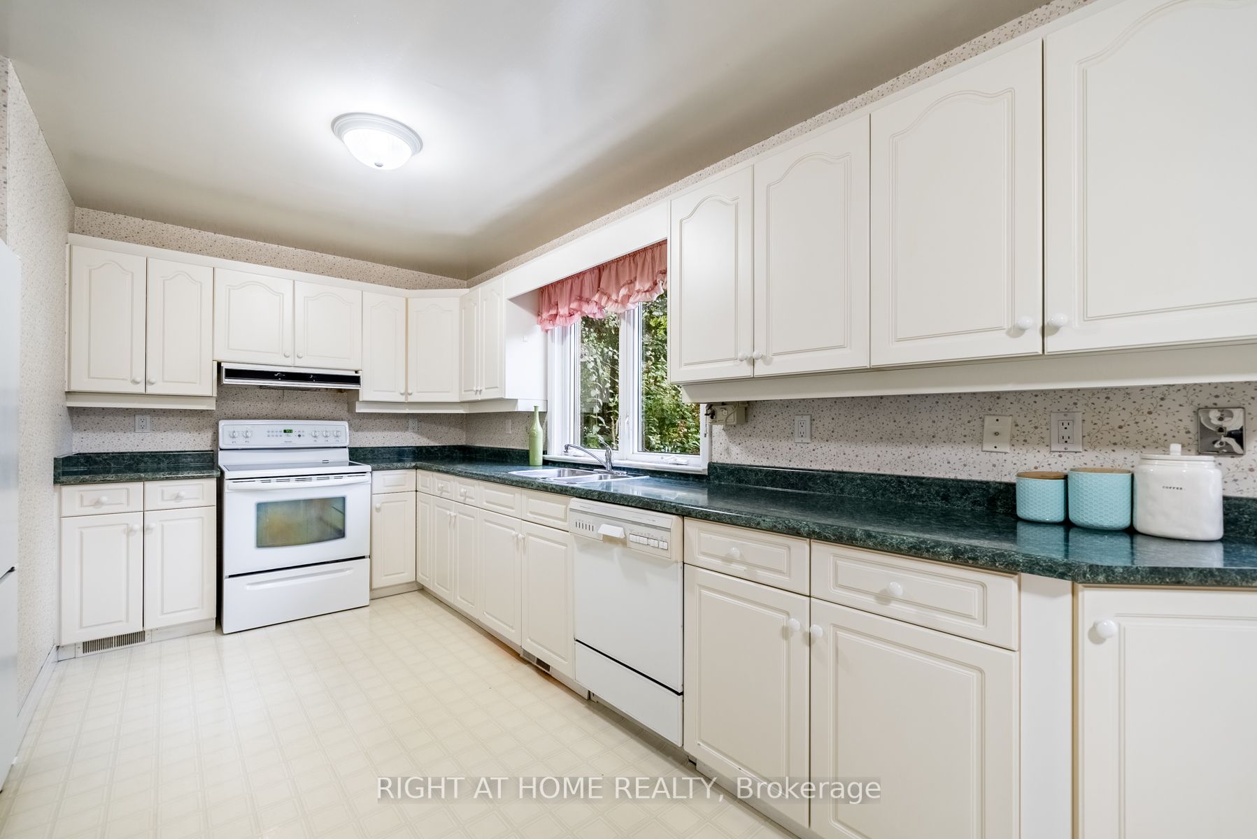 707 Clarence Dr