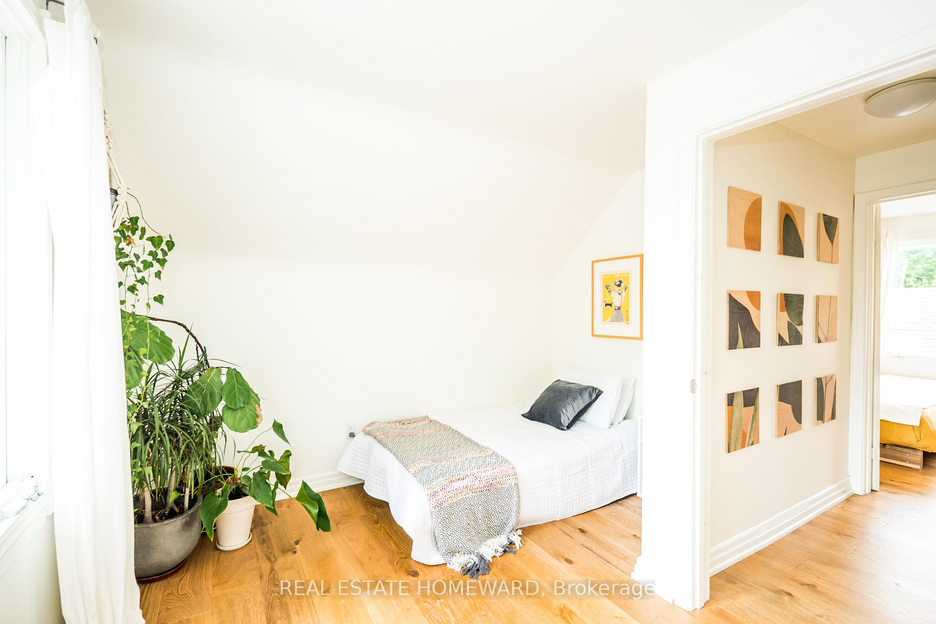 27 Sharpe St