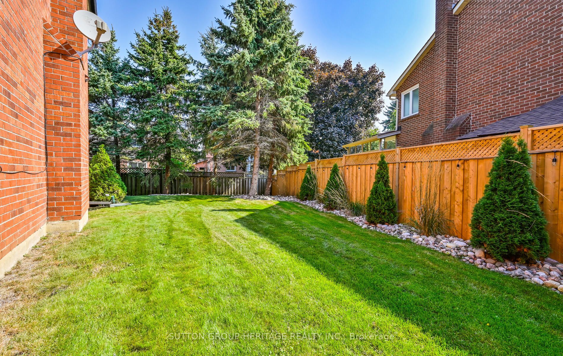 9 Bartlett Dr