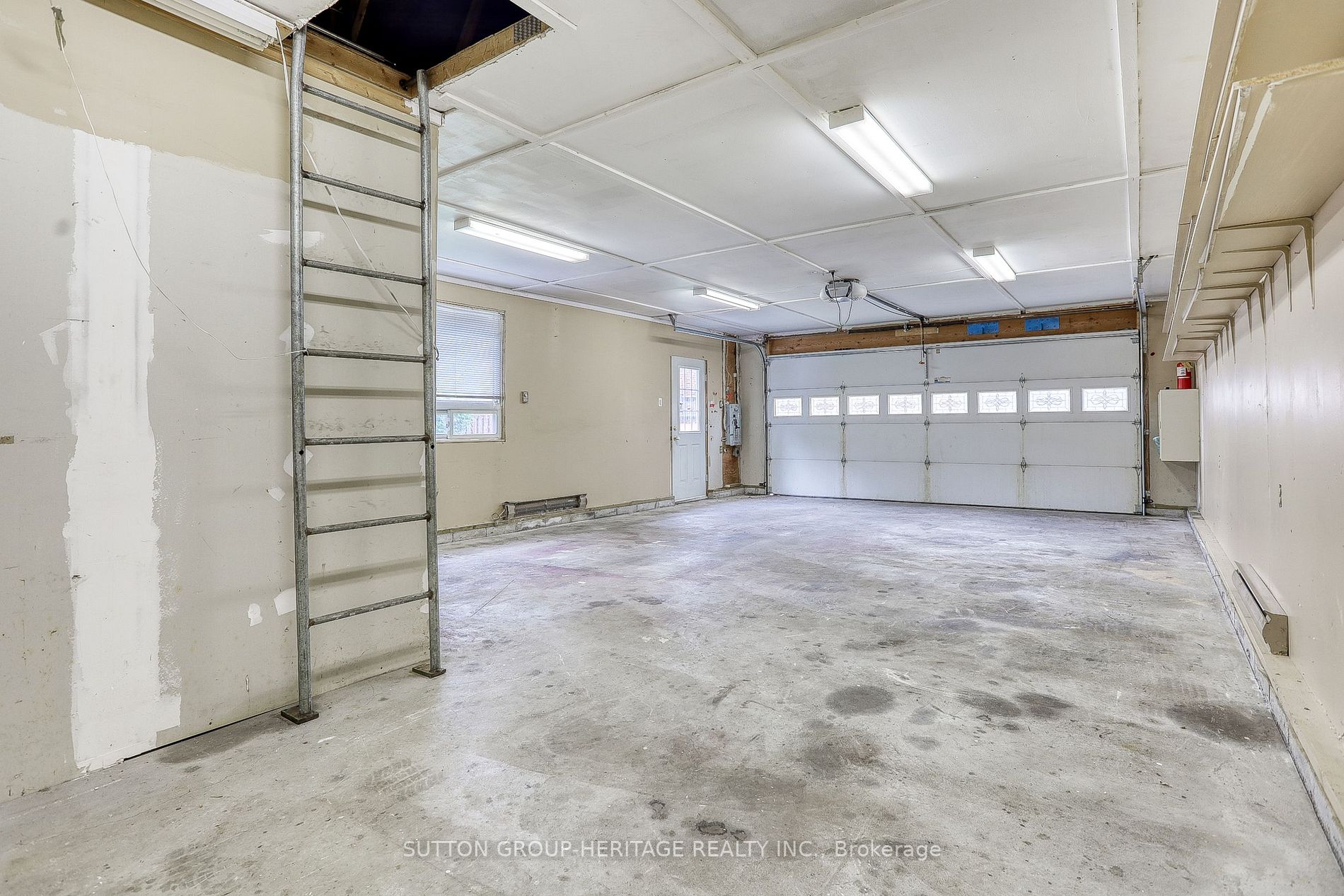 216 Warden Wilson Ave