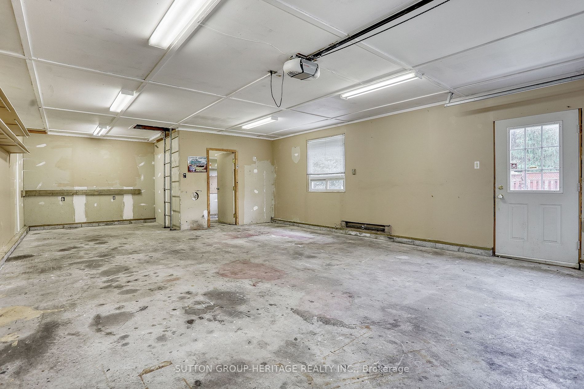 216 Warden Wilson Ave
