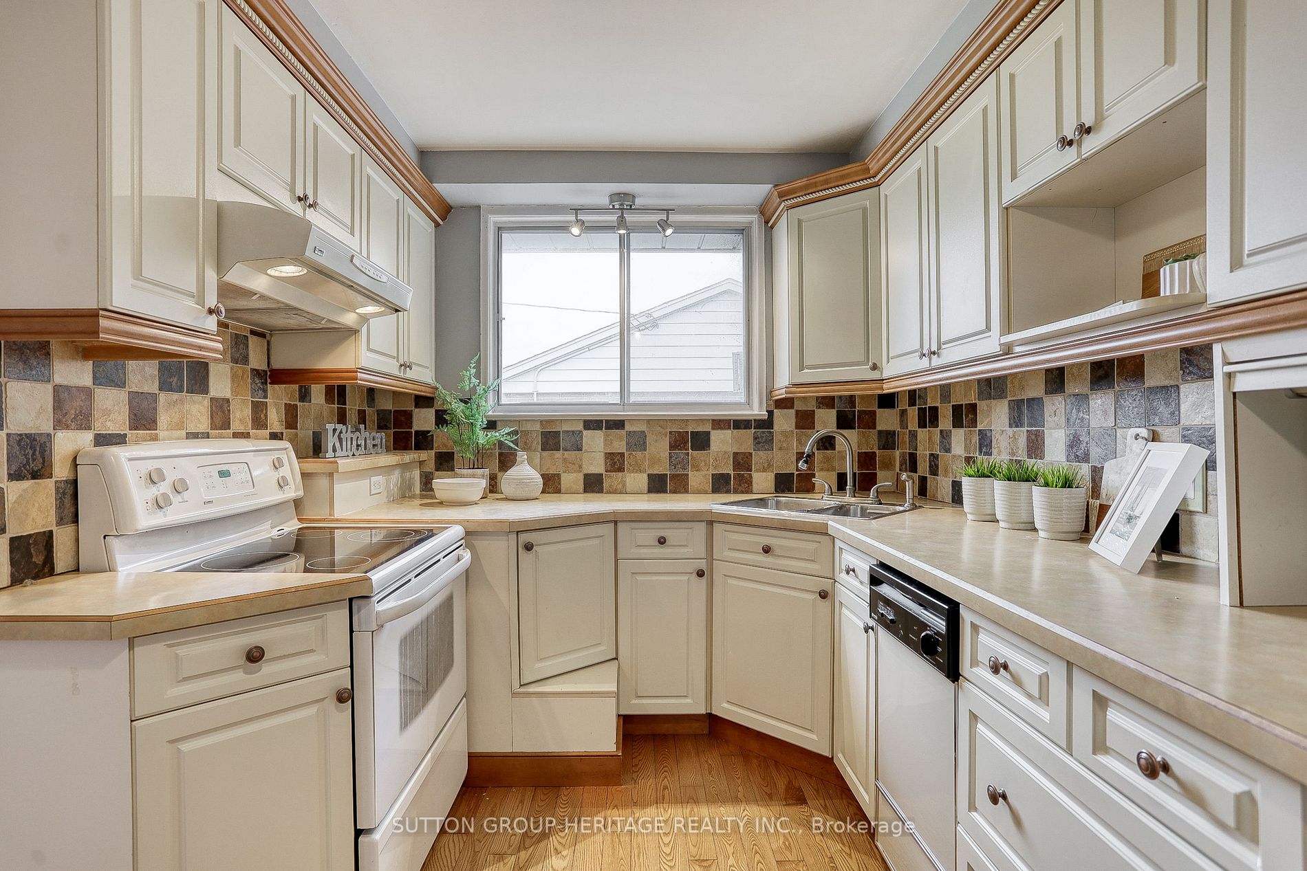216 Warden Wilson Ave