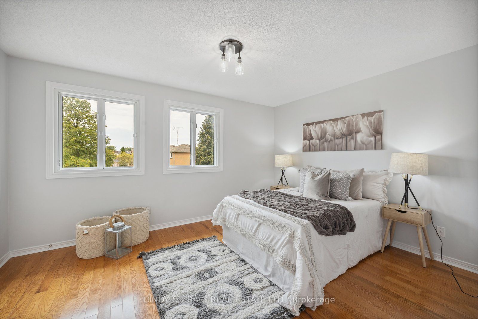 37 Short Cres