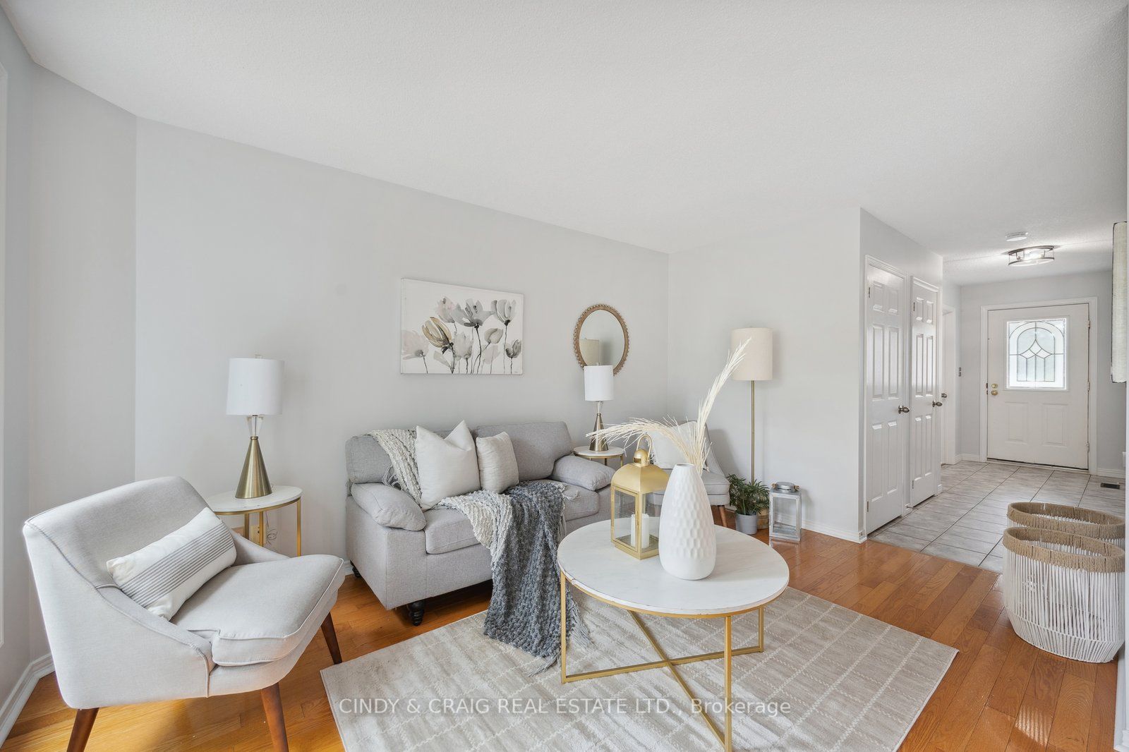 37 Short Cres