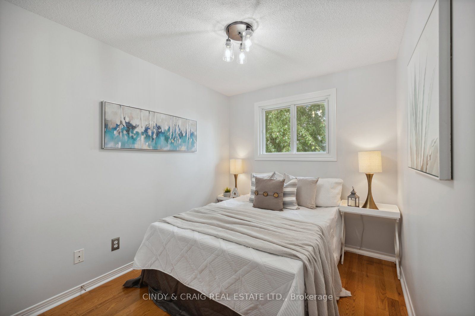 37 Short Cres