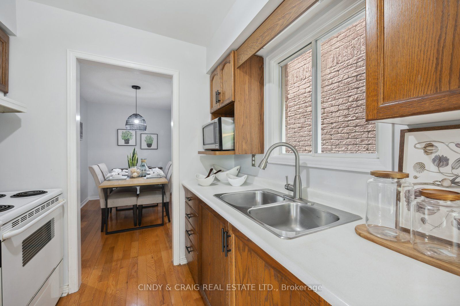 37 Short Cres