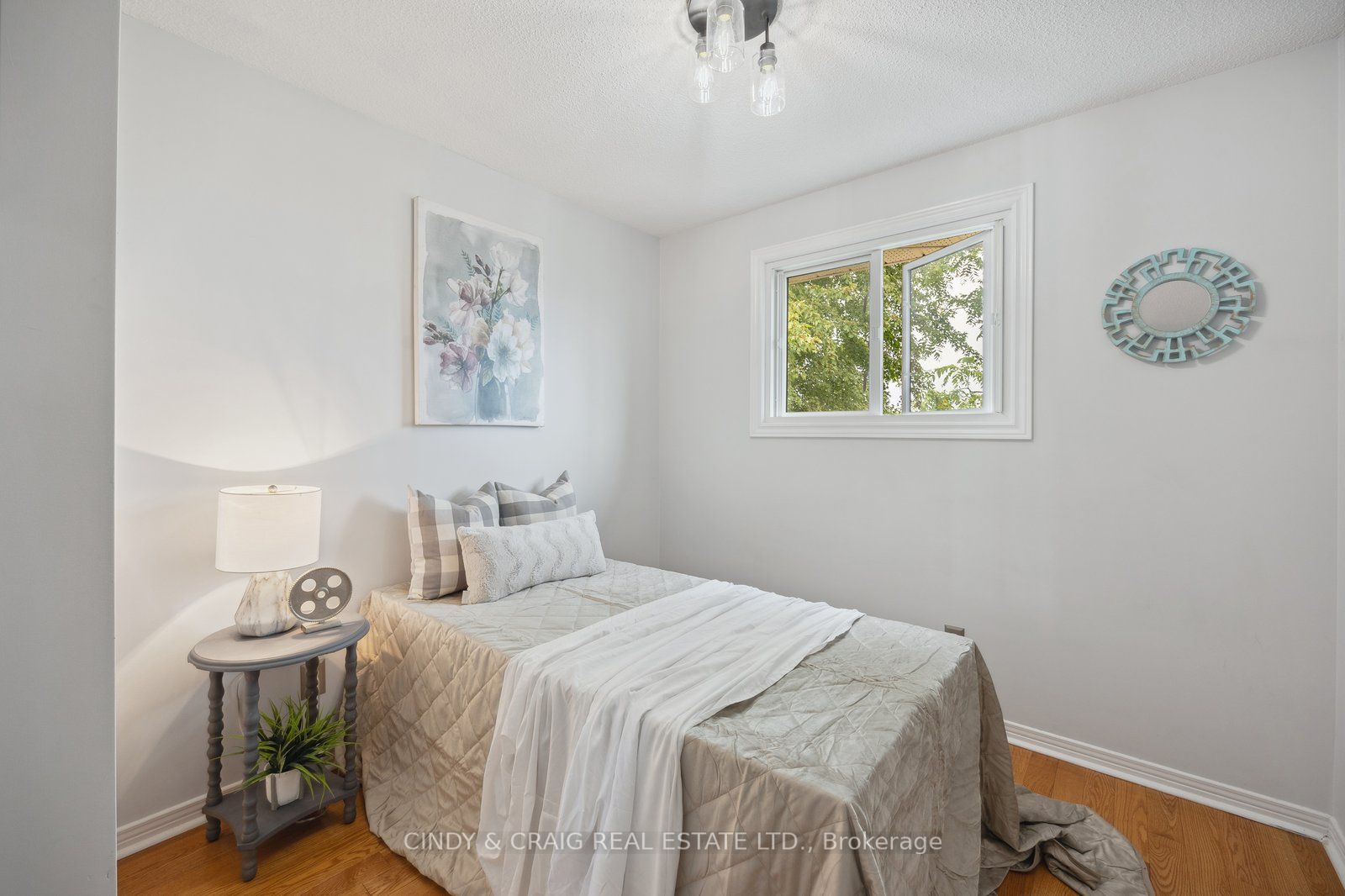 37 Short Cres