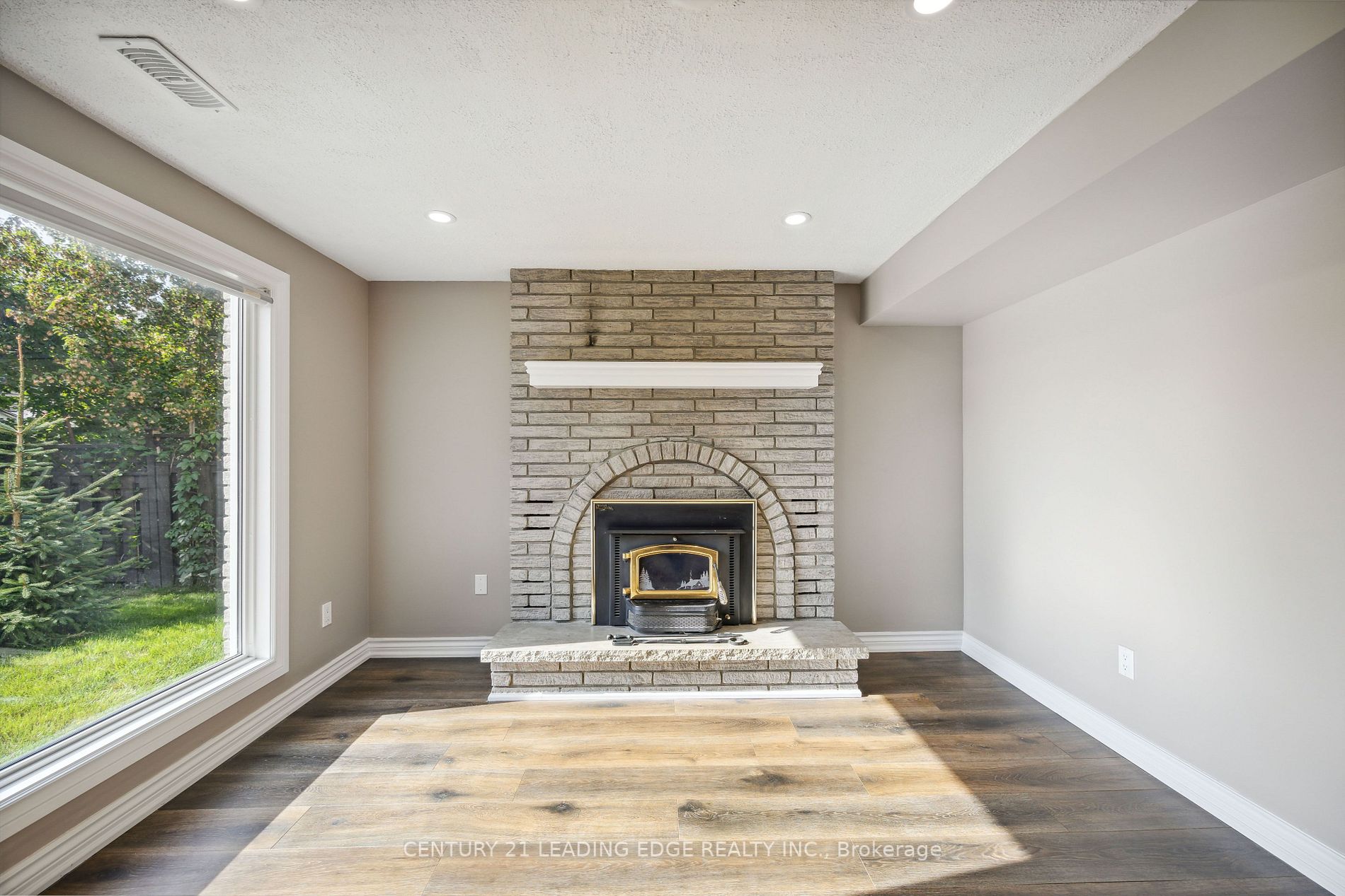 961 Roundelay Drive