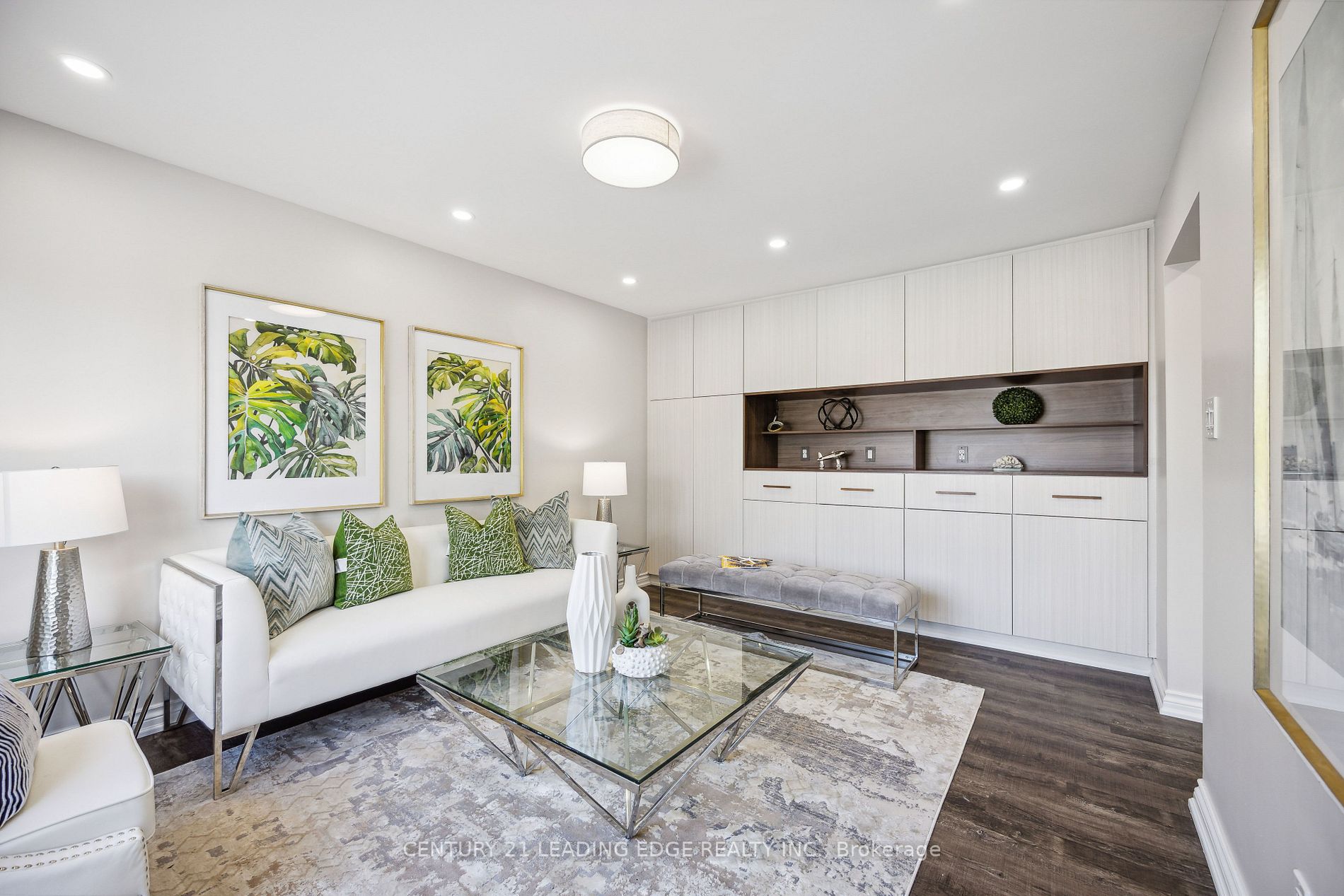 961 Roundelay Drive