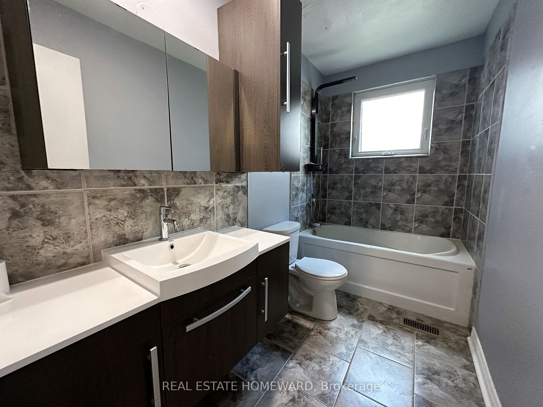 511 Harris Crt, #Main