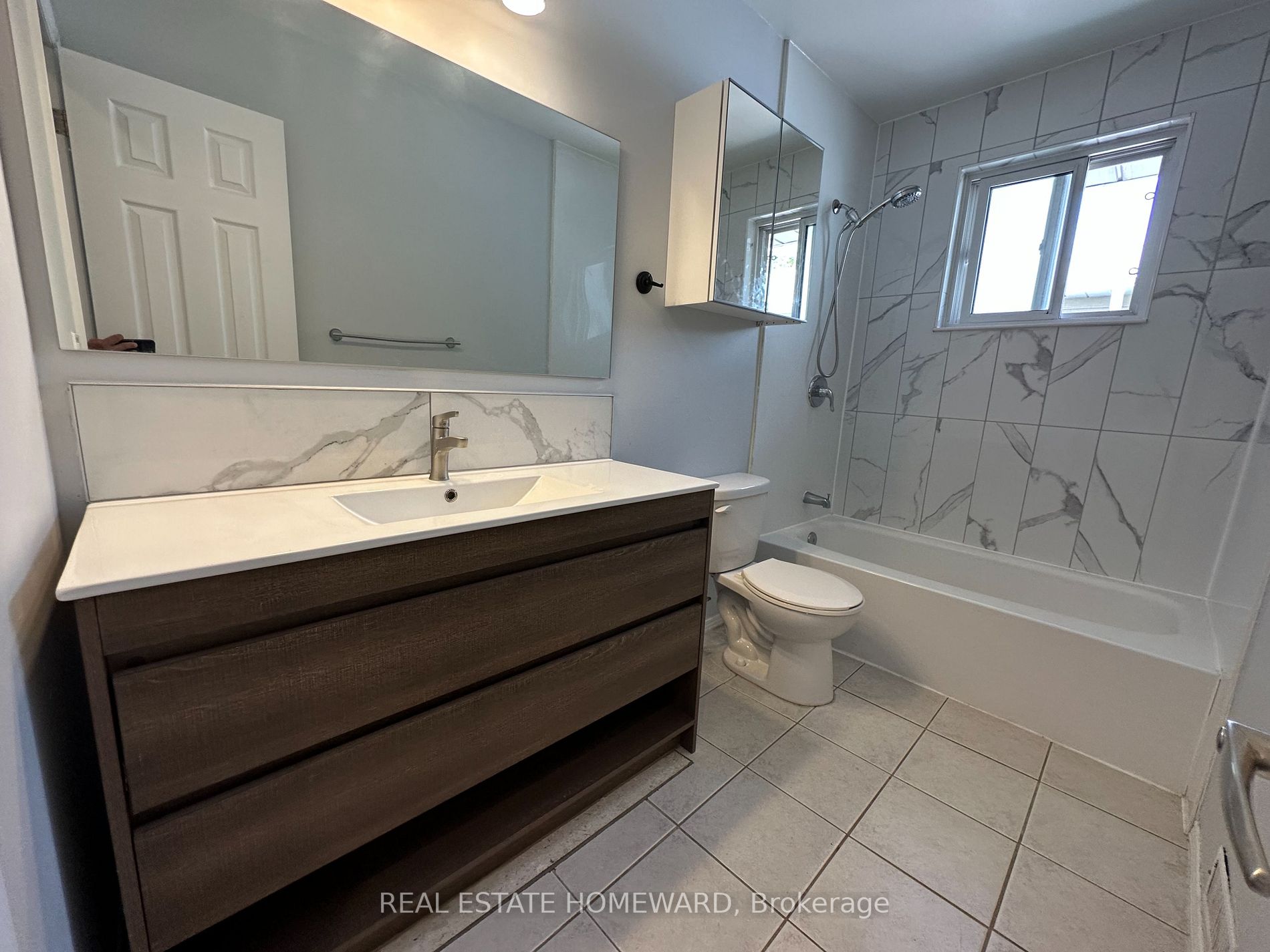 511 Harris Court, #upper