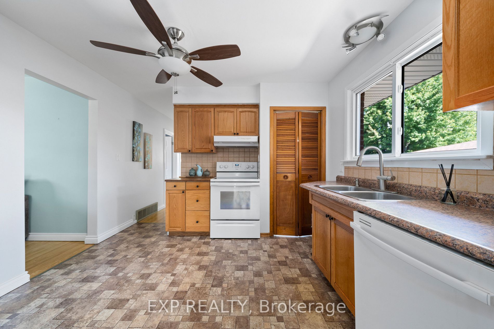 1158 Wakefield Crescent