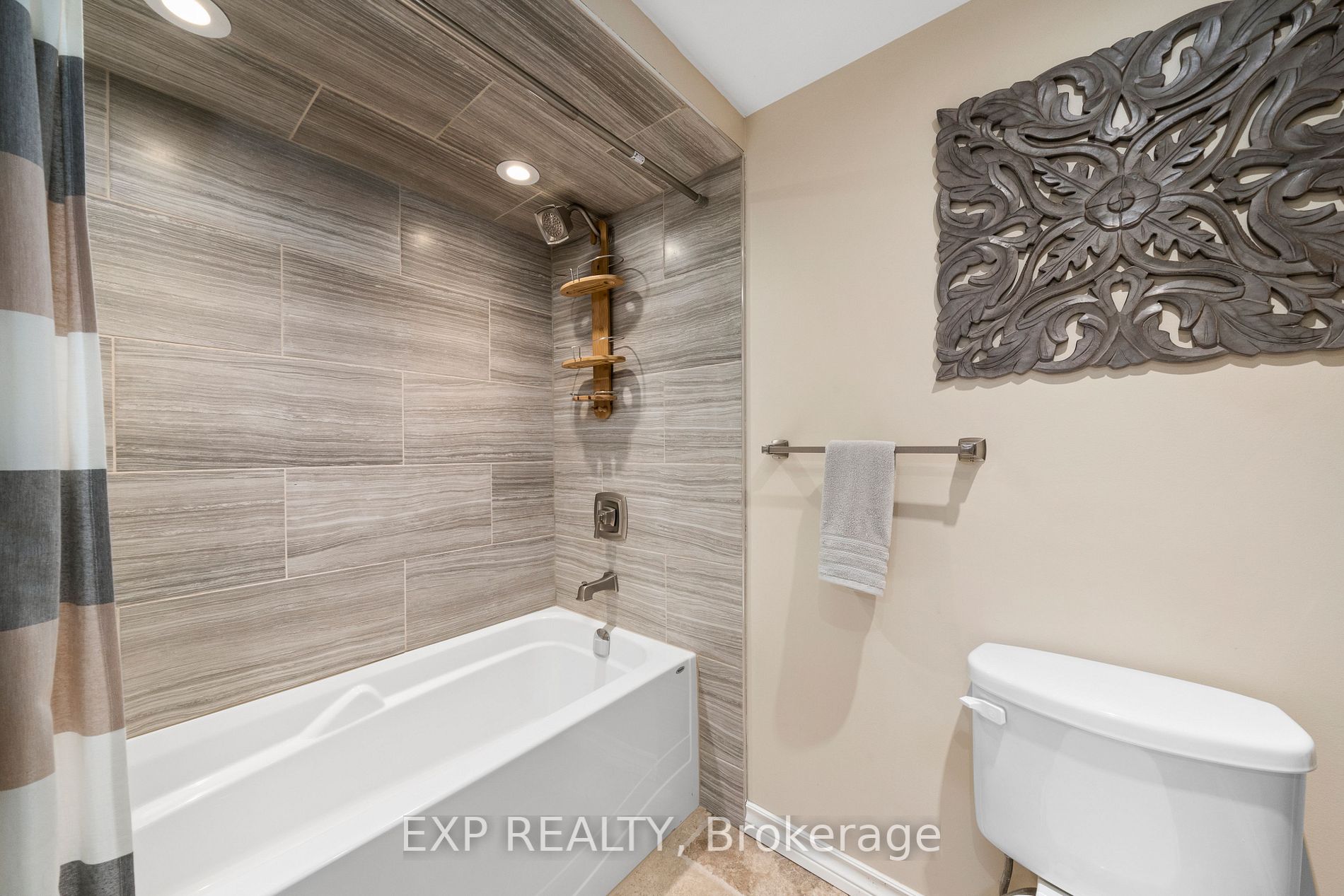 1158 Wakefield Crescent