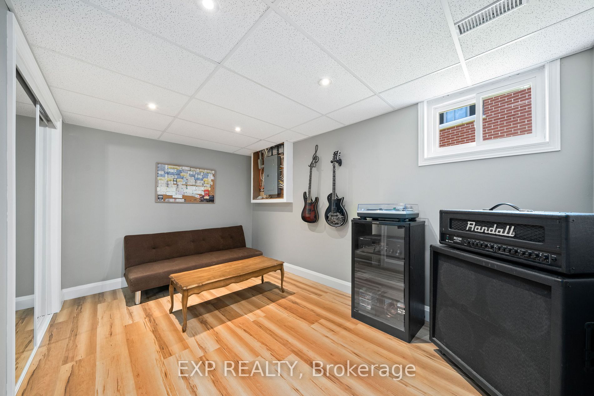 1158 Wakefield Crescent