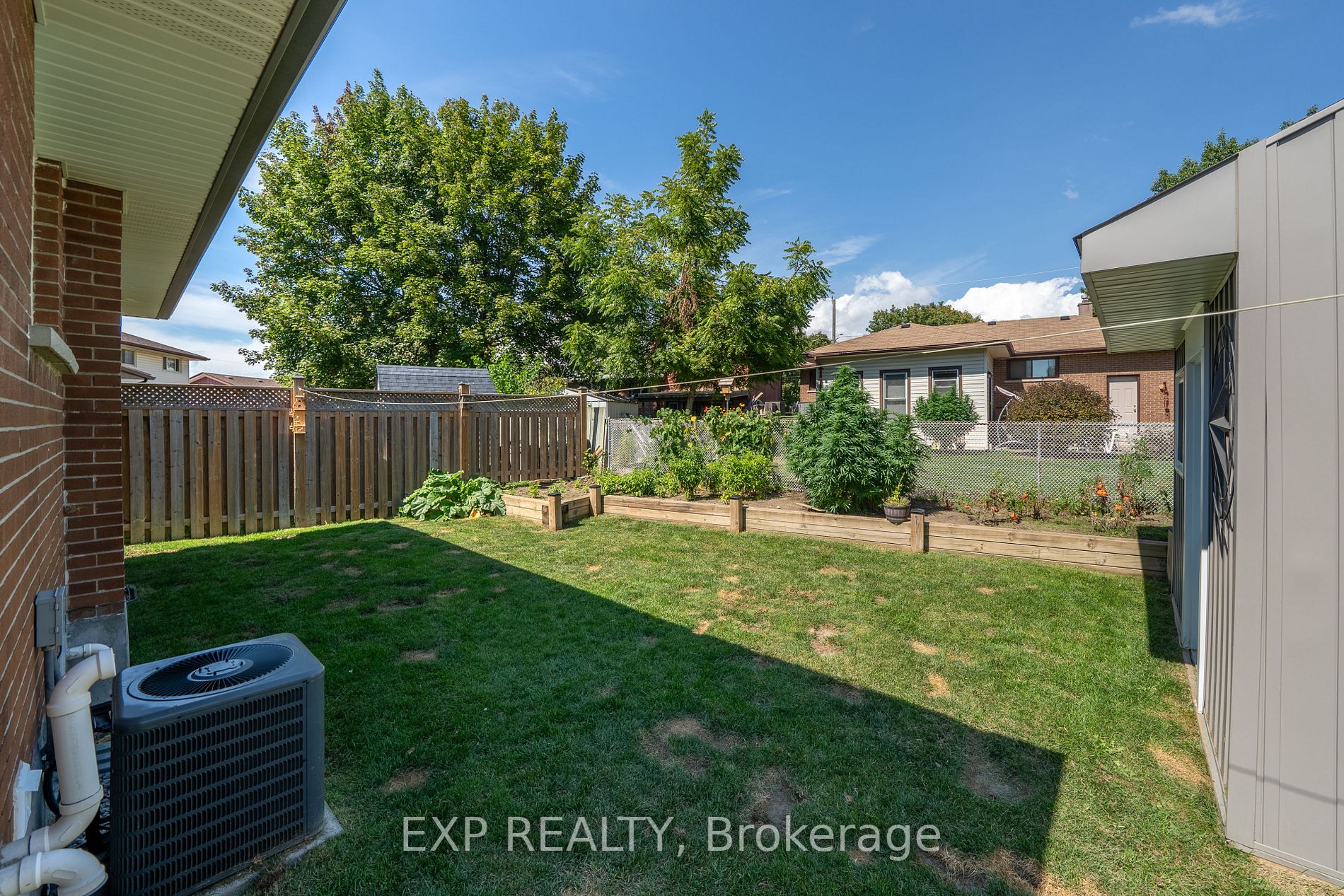 1158 Wakefield Crescent
