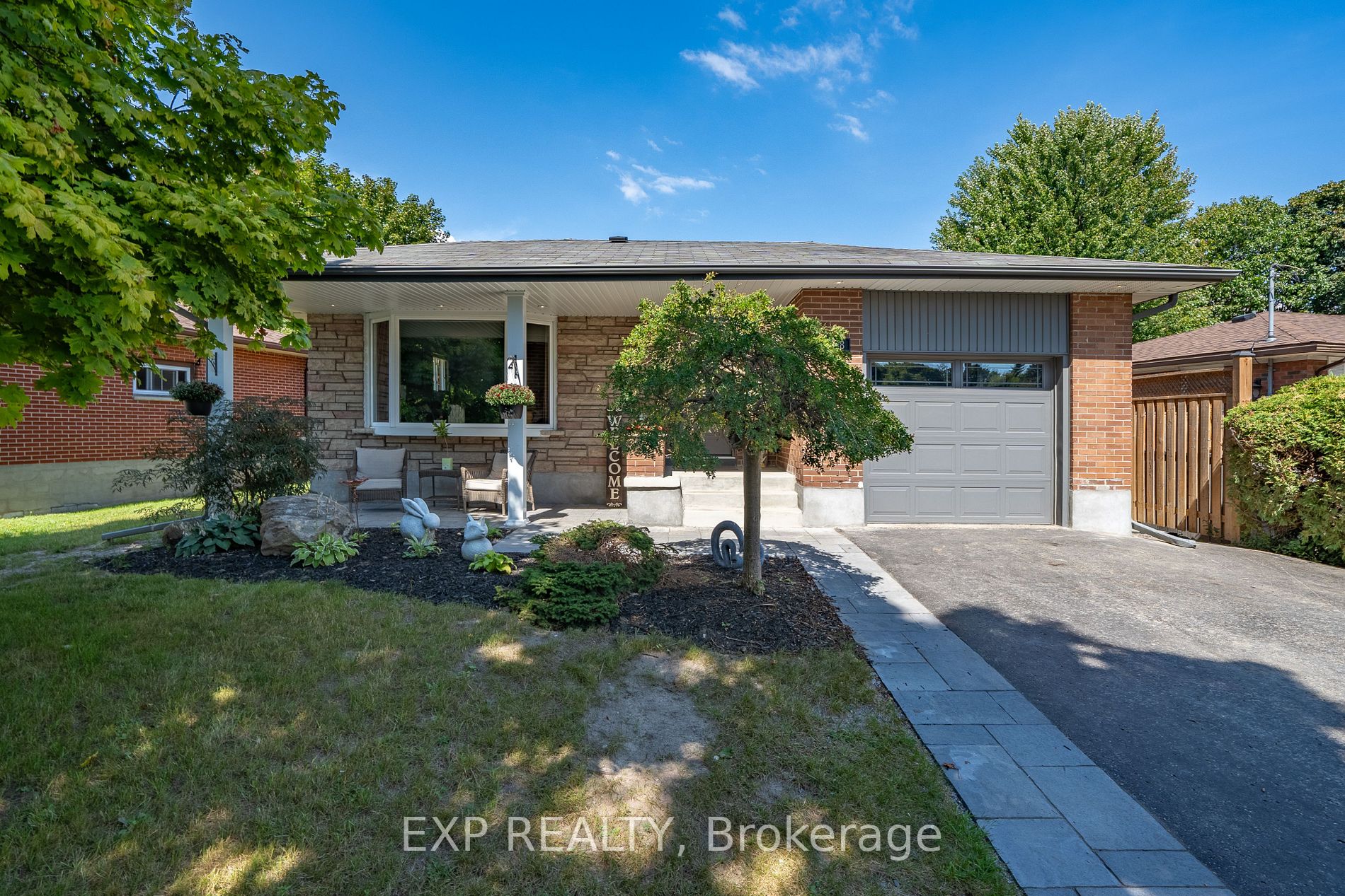 1158 Wakefield Cres