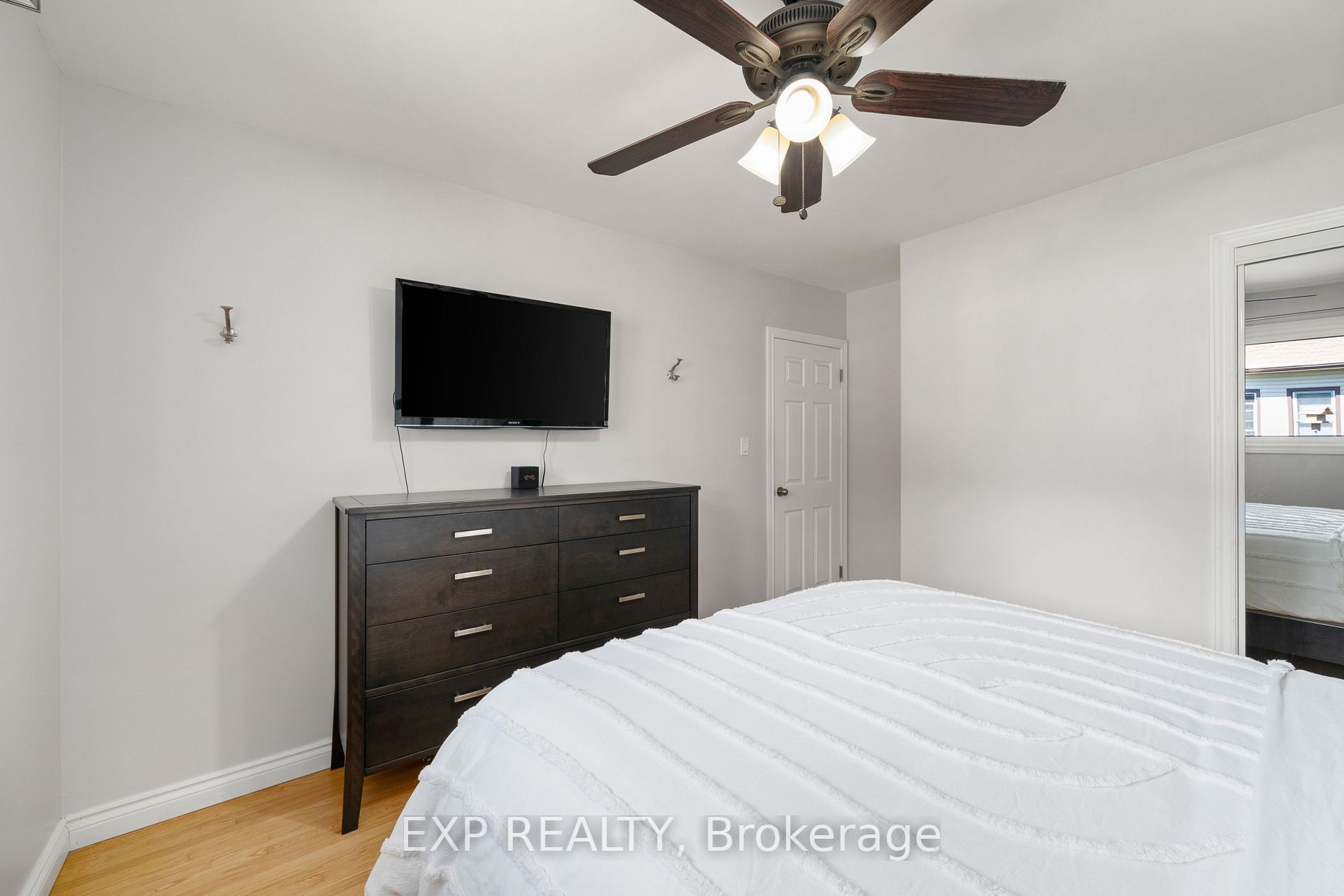 1158 Wakefield Crescent