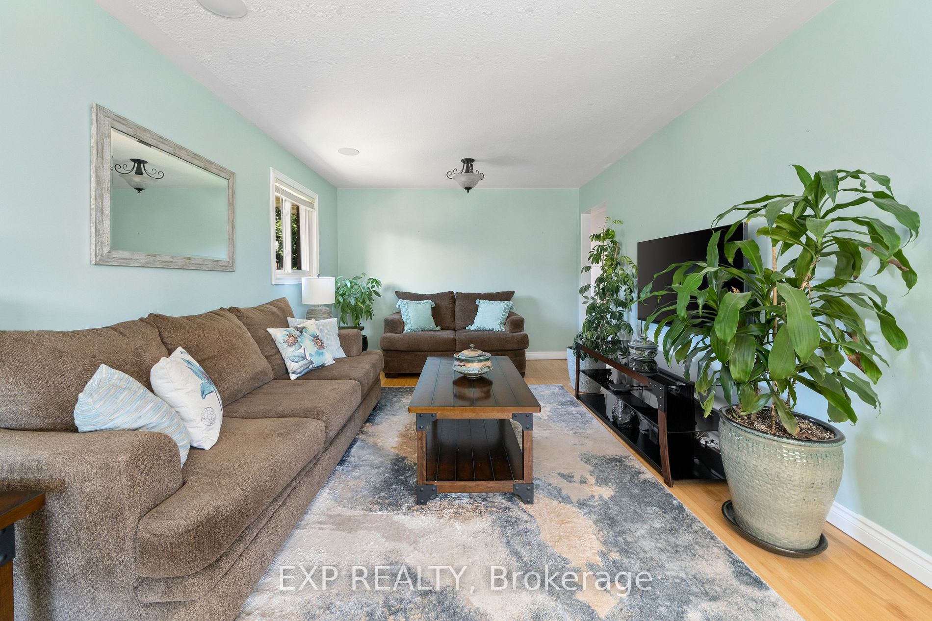 1158 Wakefield Crescent