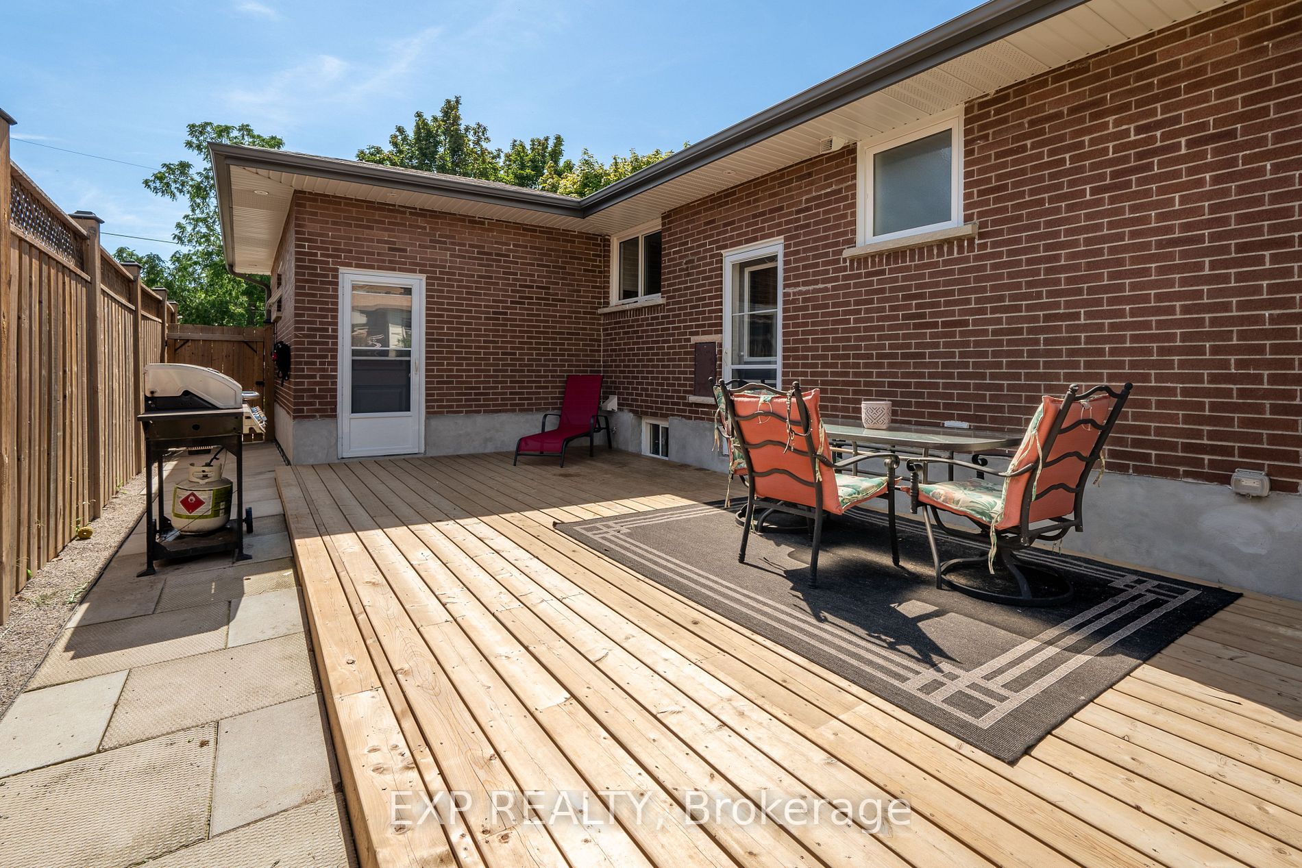 1158 Wakefield Crescent