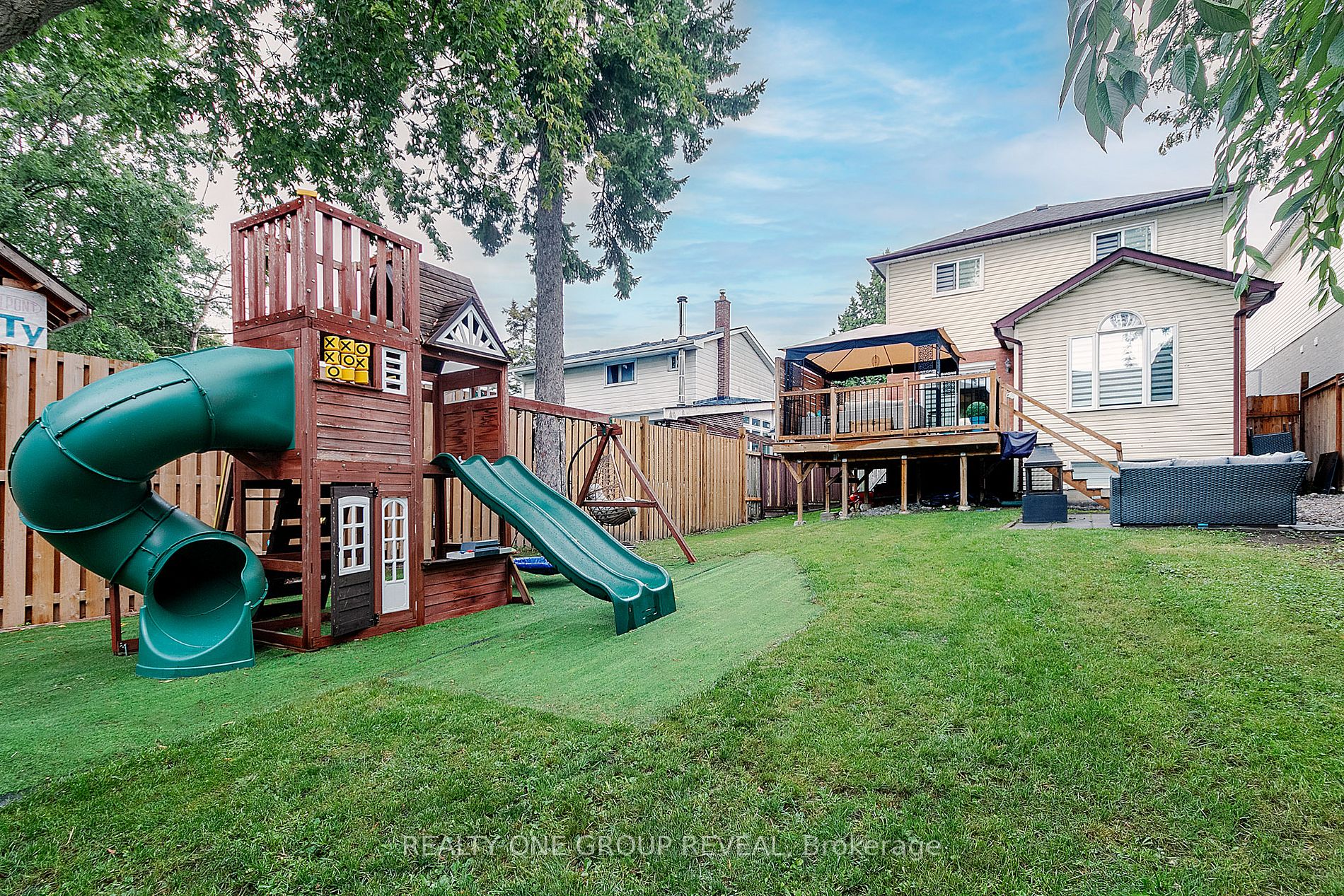 303 Arthur Street S