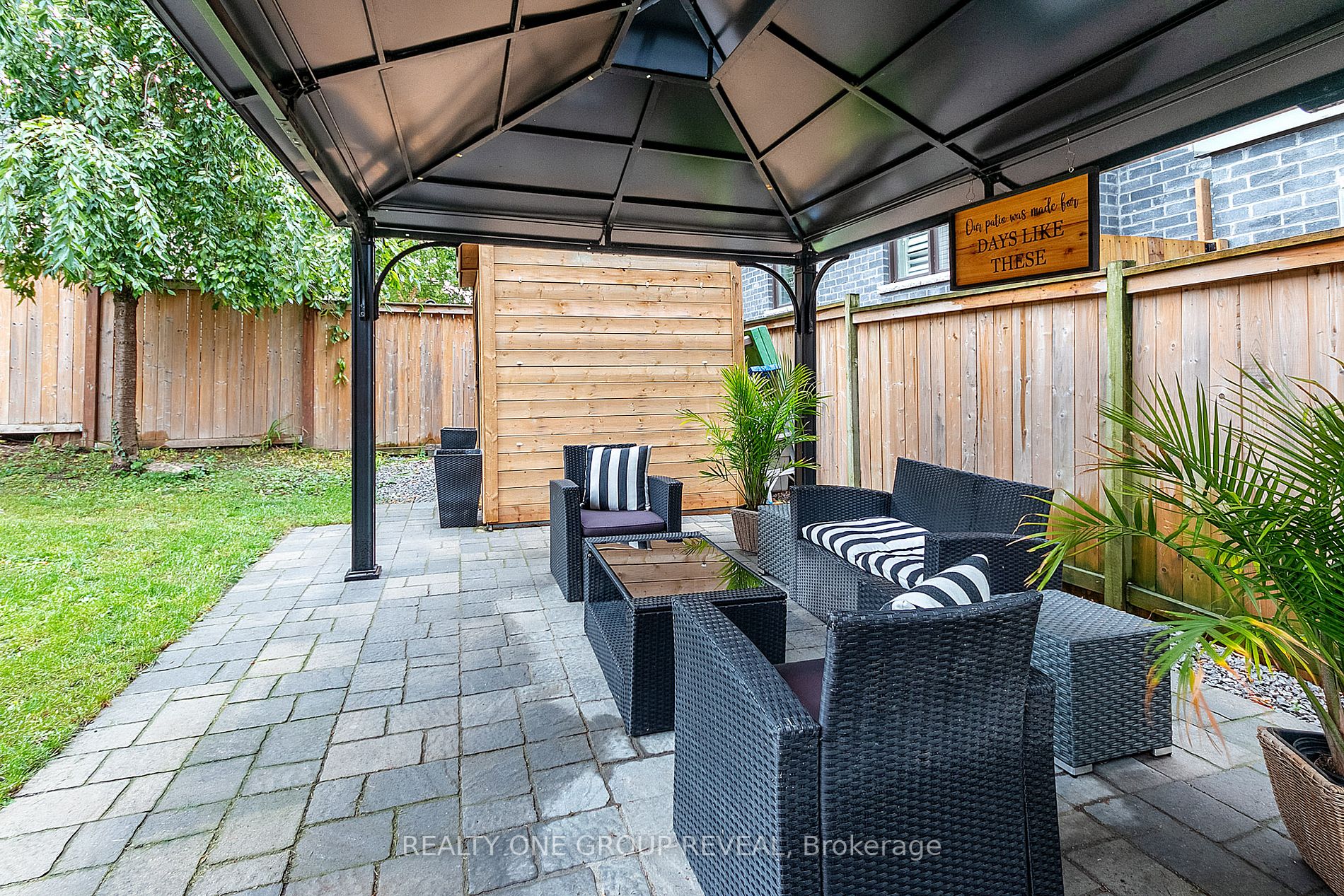 303 Arthur Street S