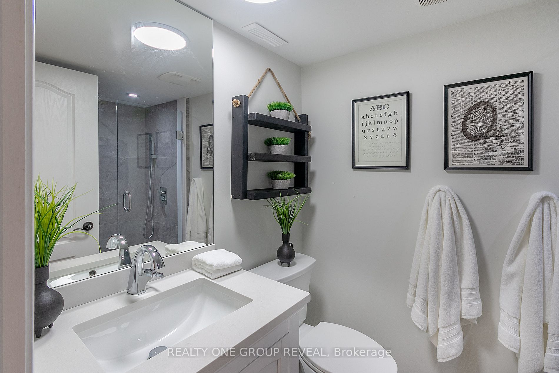 303 Arthur Street S