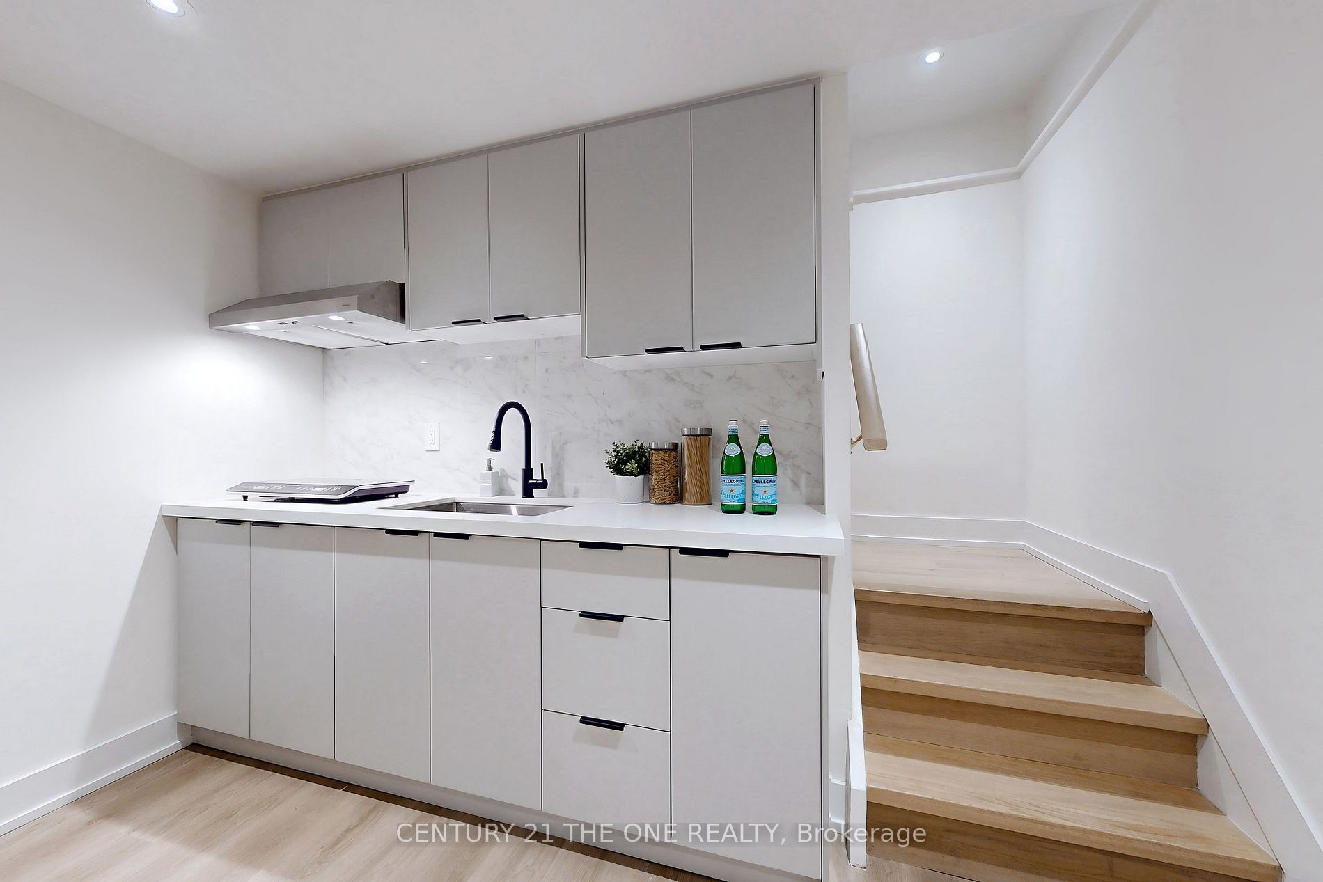 647 Capilano Crescent