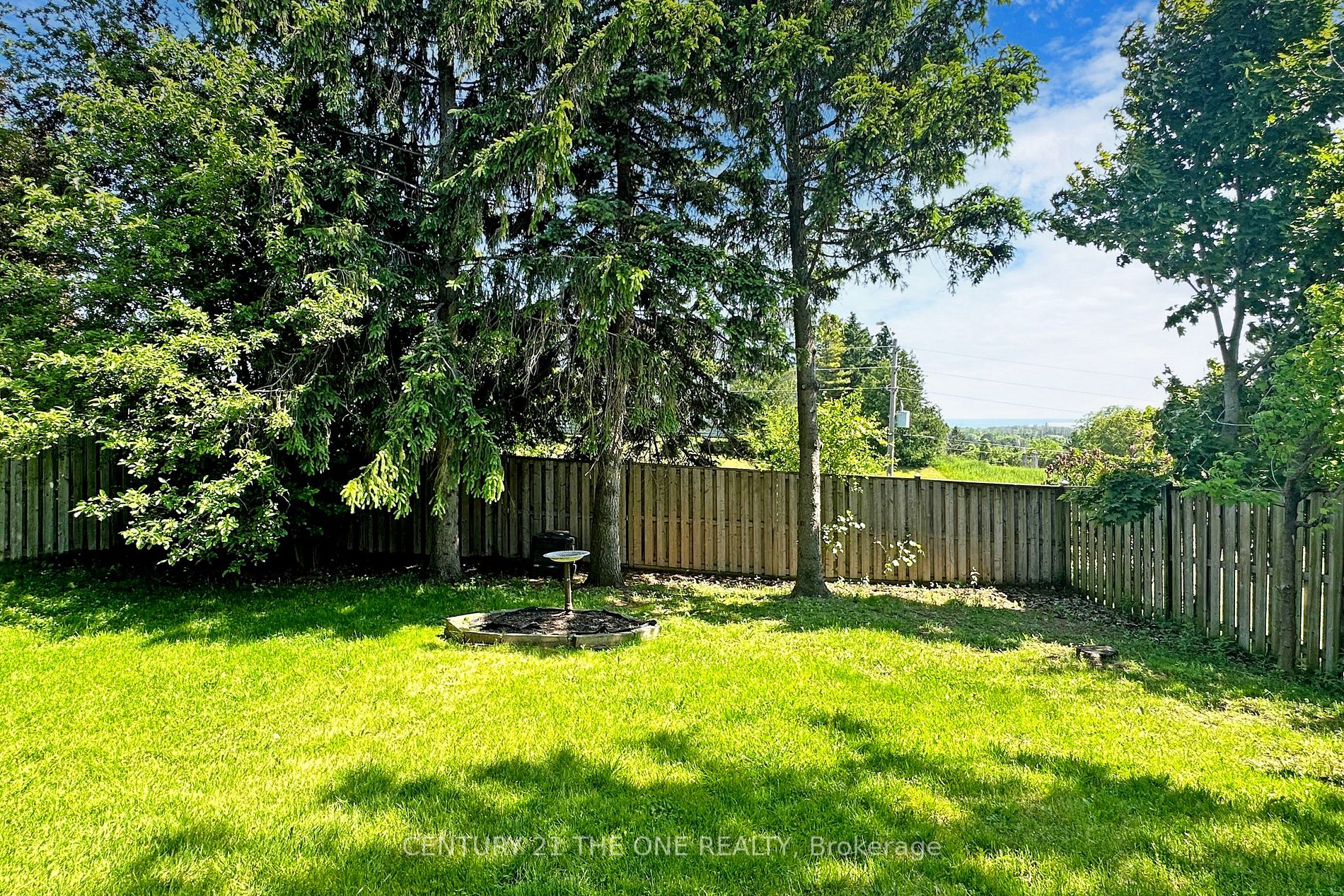 647 Capilano Crescent