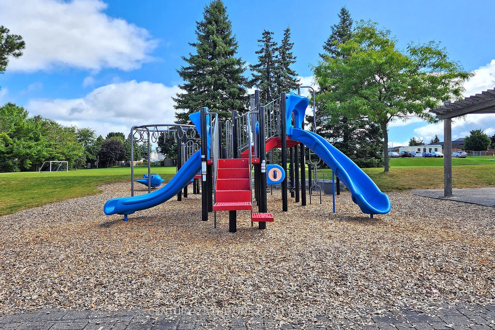 647 Capilano Crescent