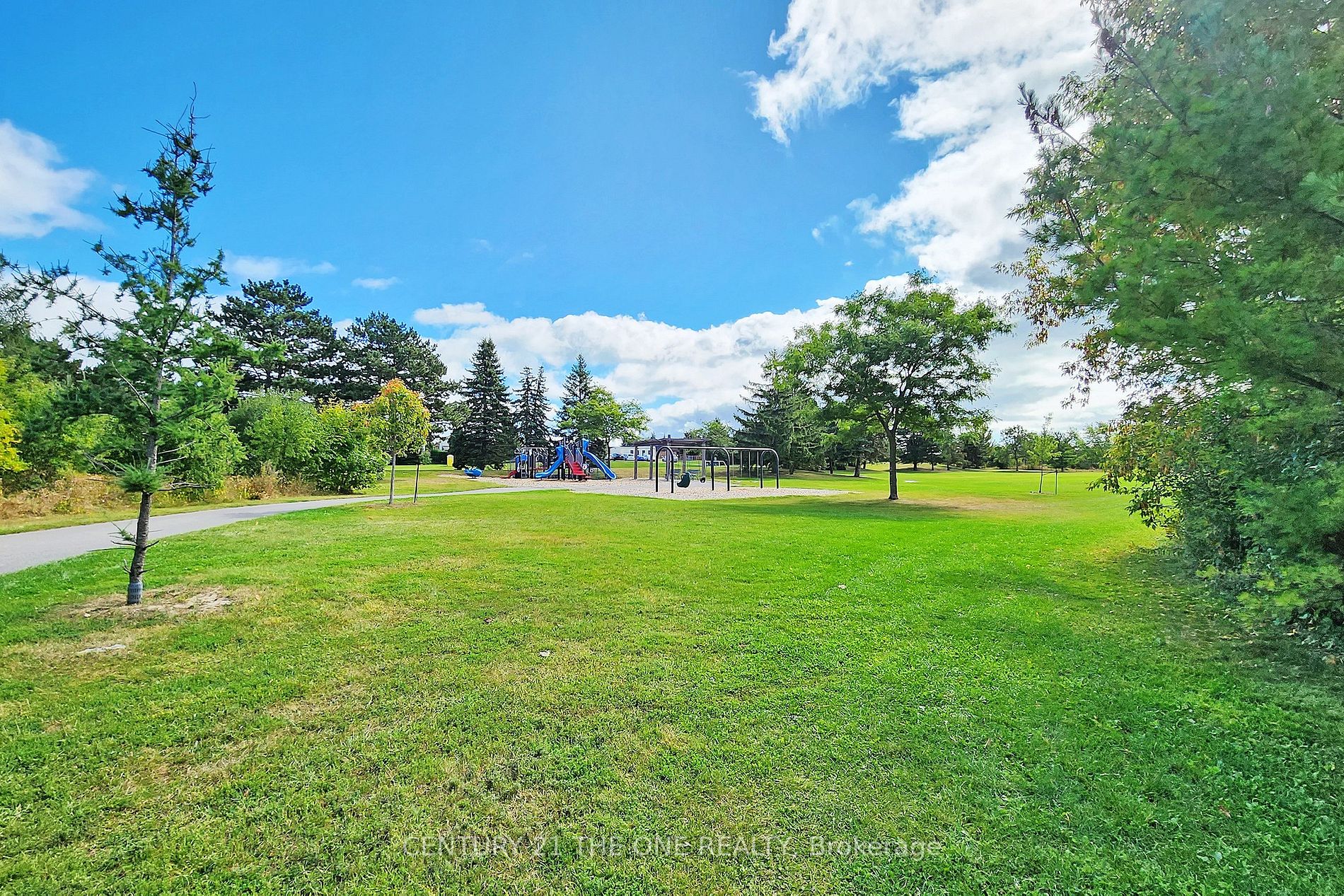 647 Capilano Crescent